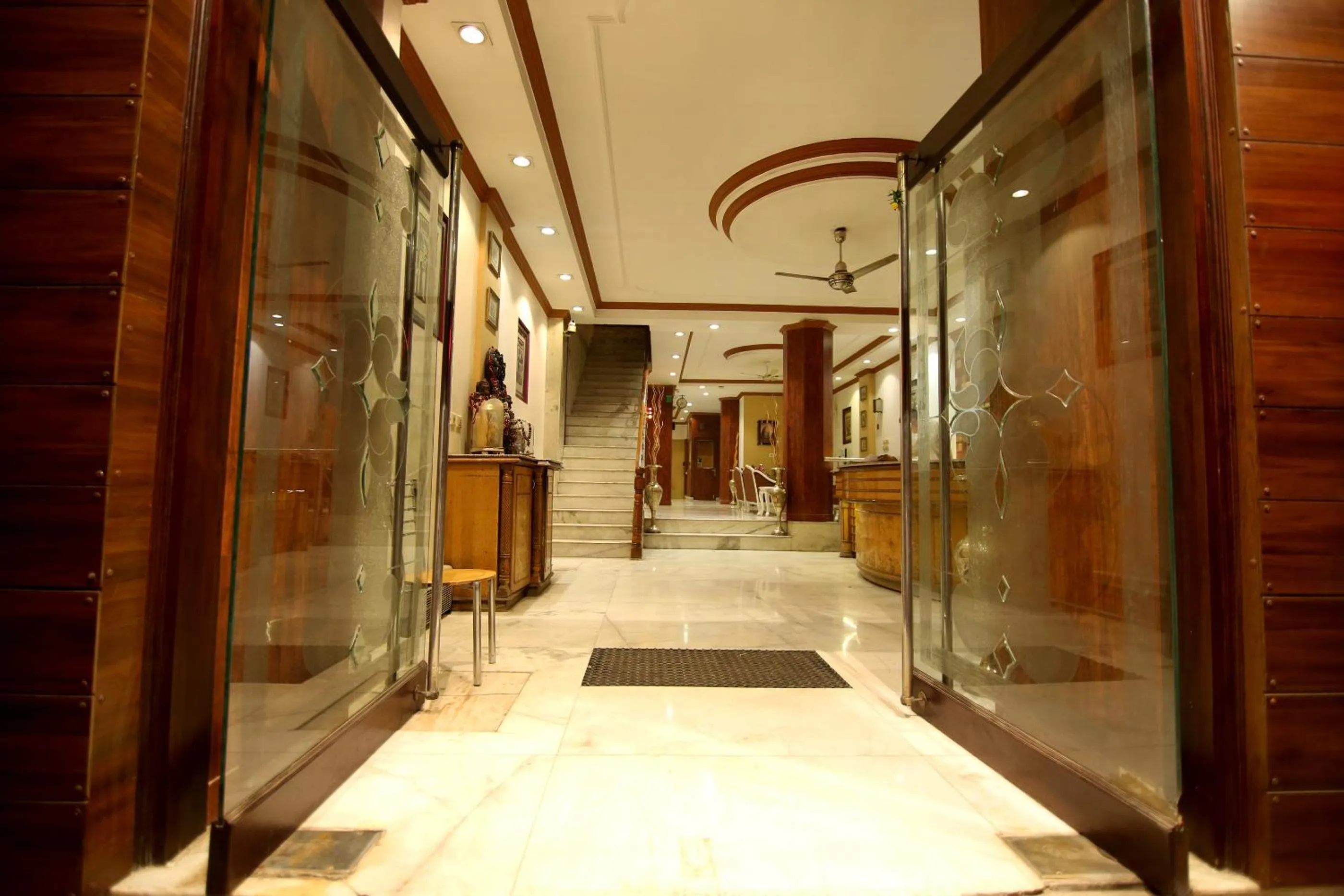 Facade/entrance in Hotel Parkway Deluxe