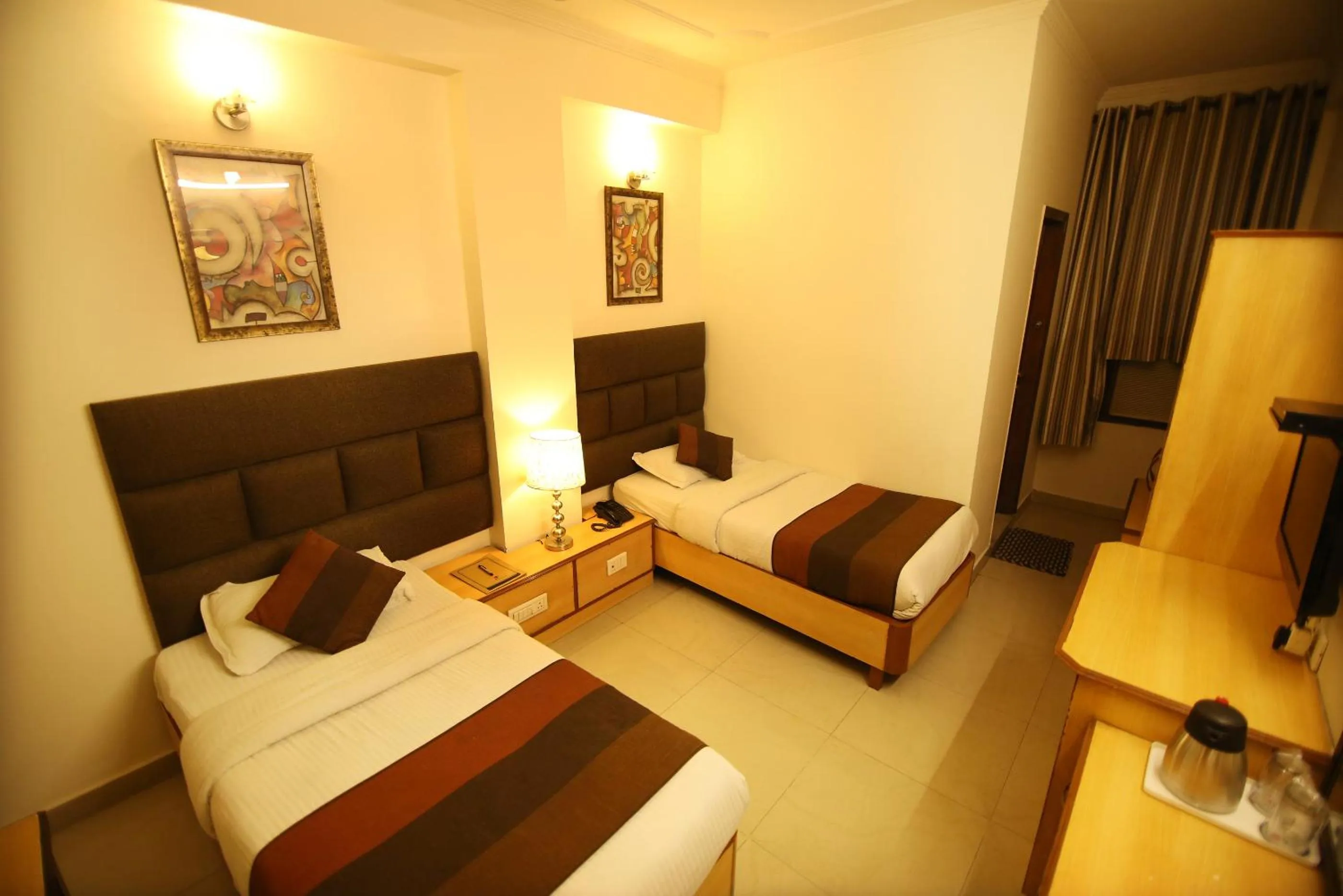 TV and multimedia in Hotel Parkway Deluxe