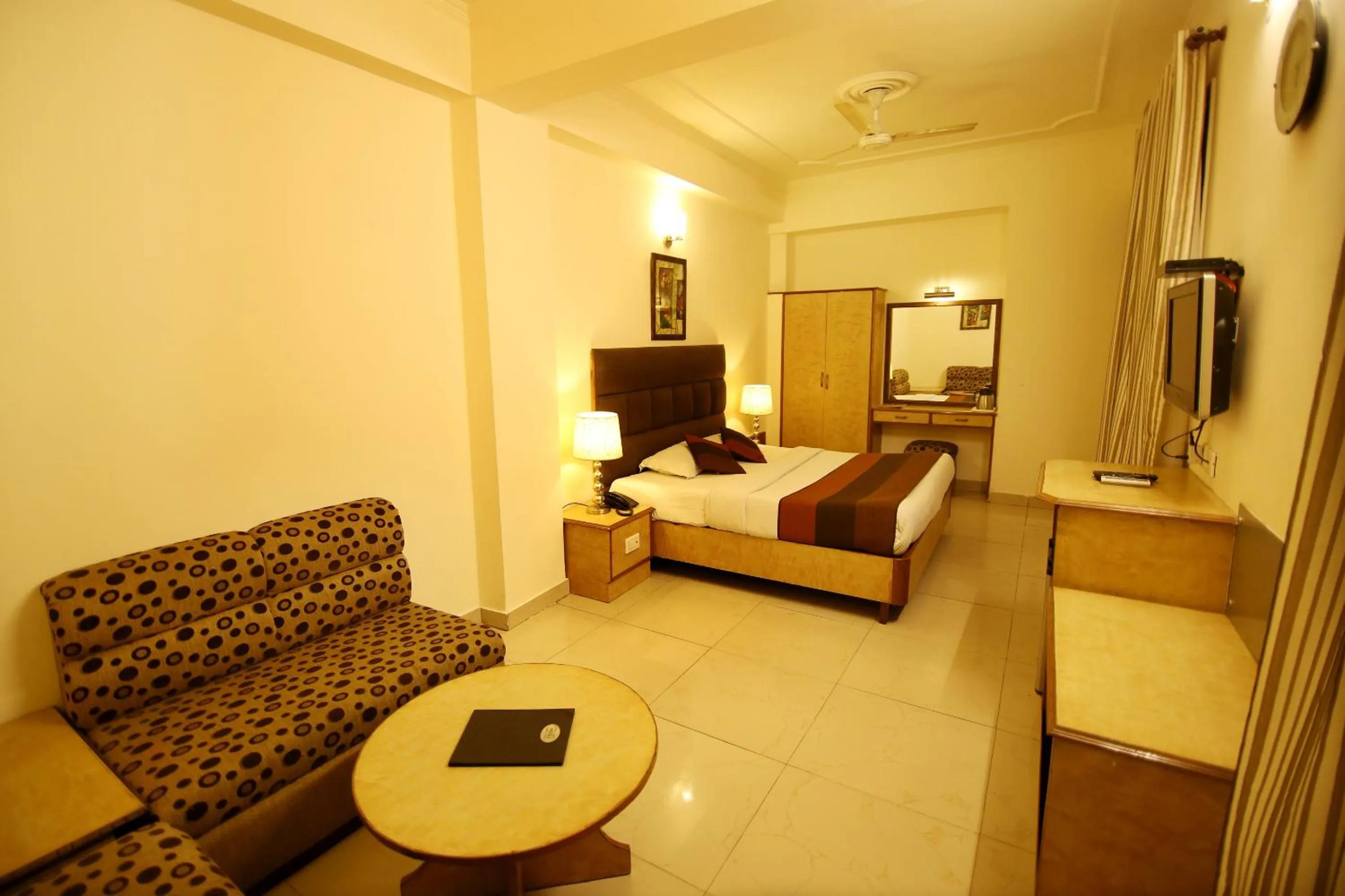 TV and multimedia in Hotel Parkway Deluxe