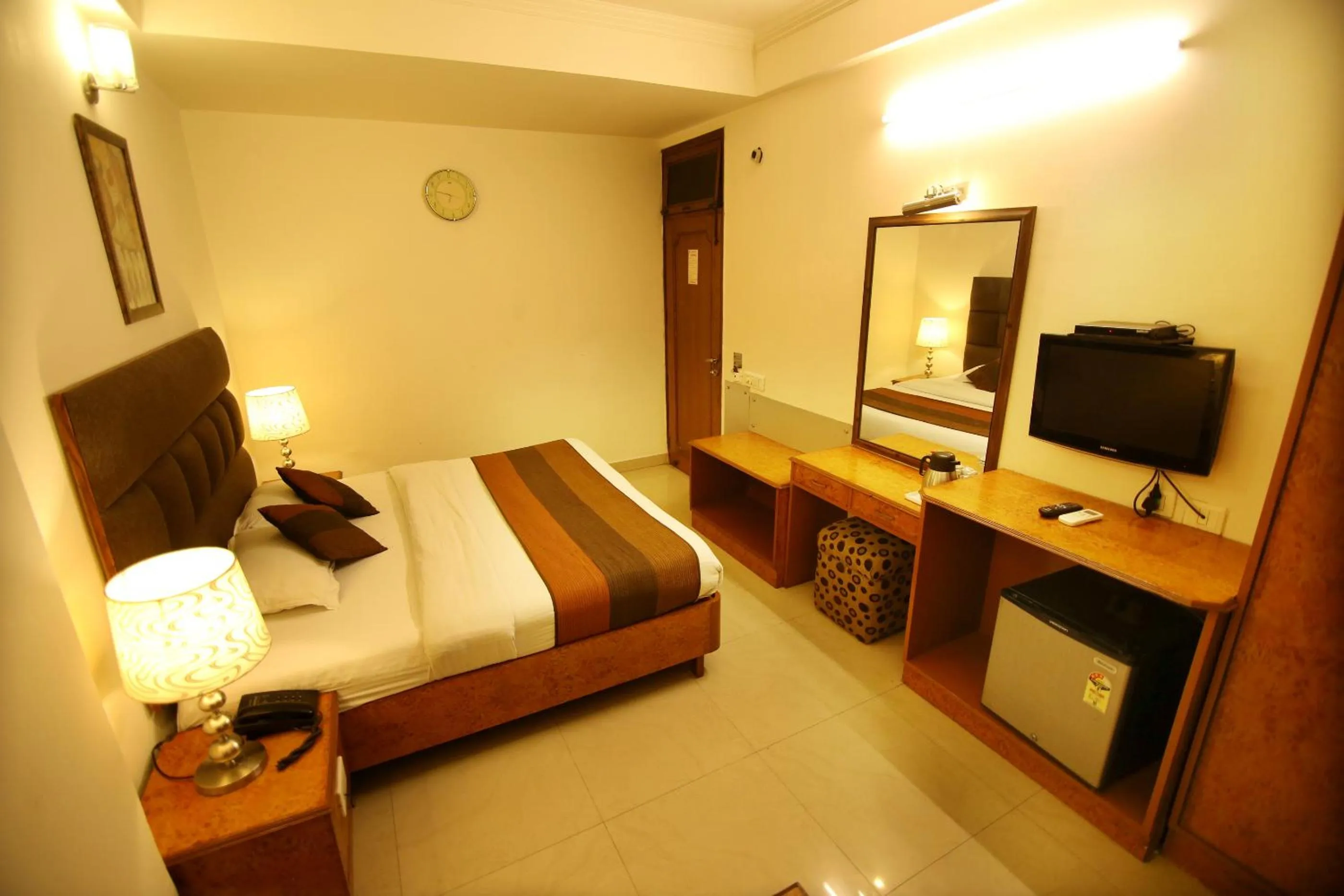 TV and multimedia in Hotel Parkway Deluxe