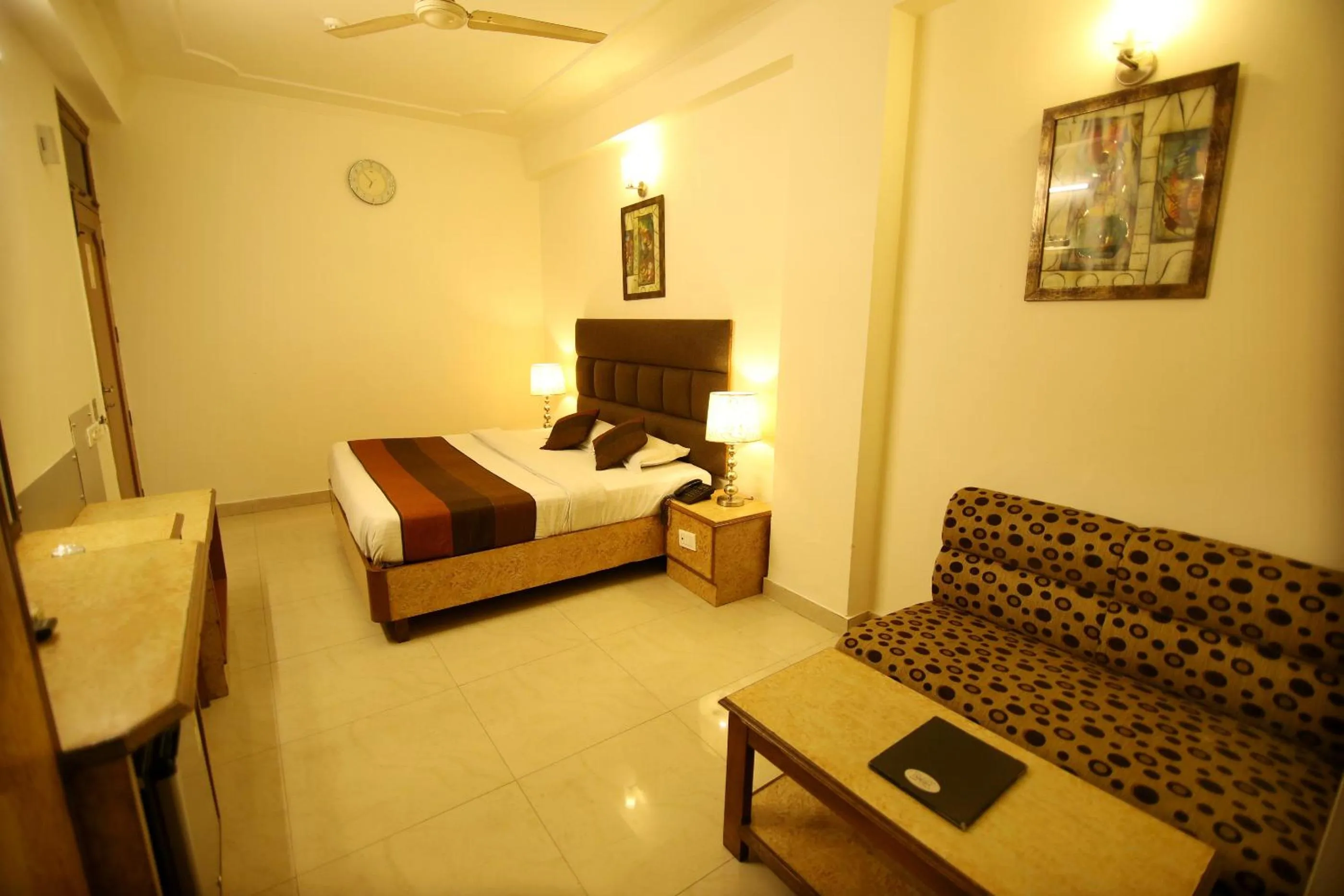 Photo of the whole room in Hotel Parkway Deluxe