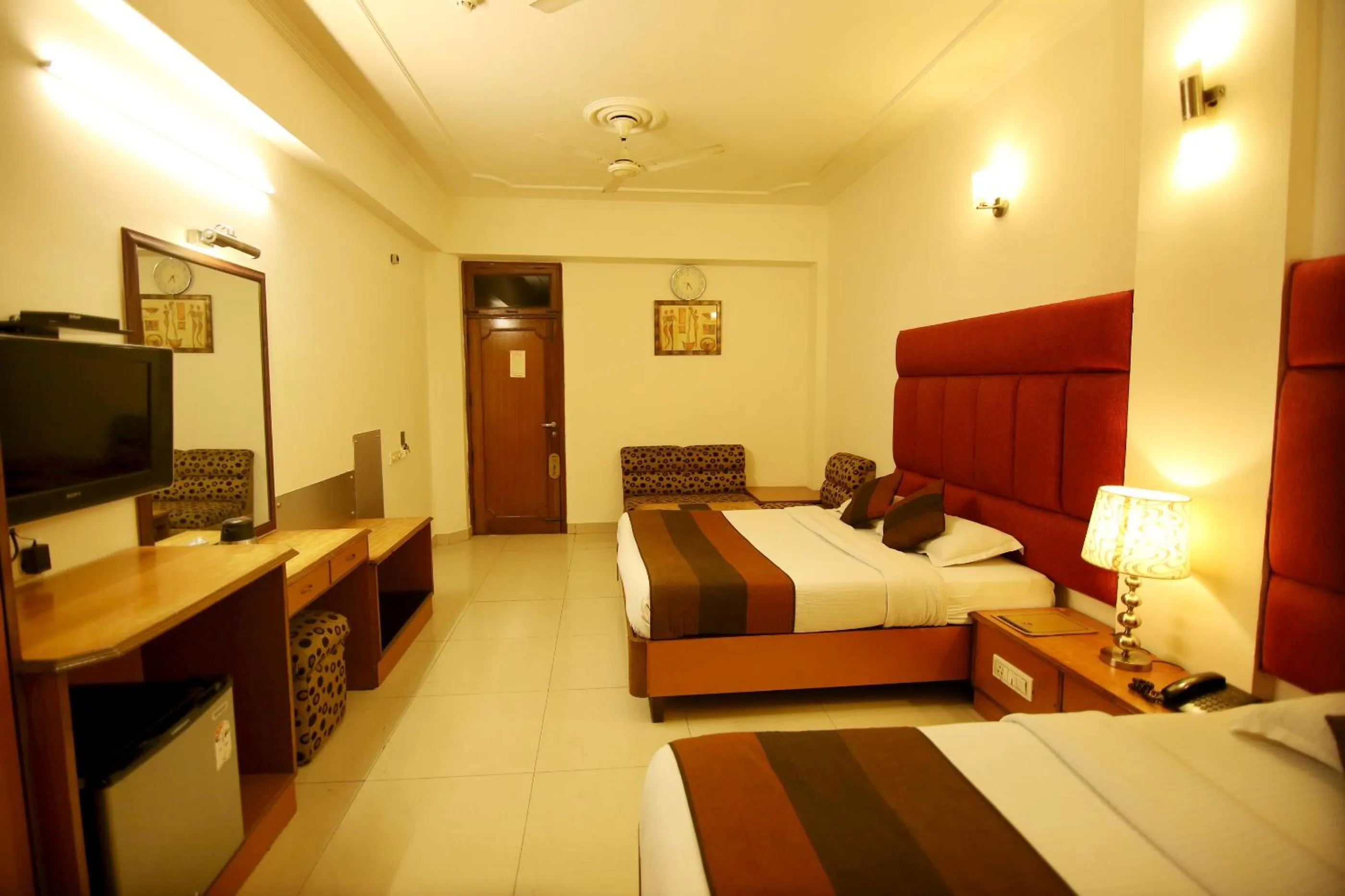 TV and multimedia in Hotel Parkway Deluxe