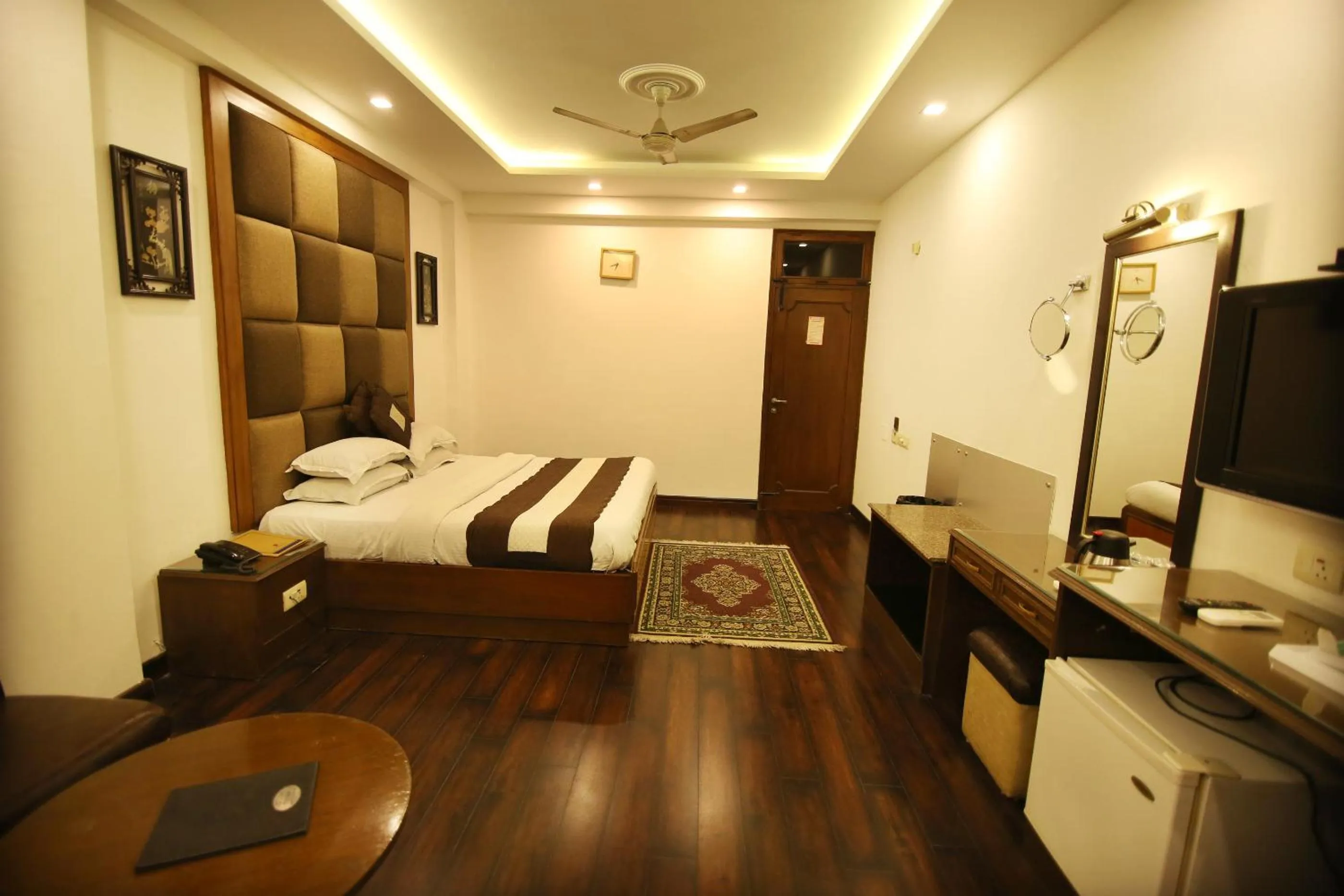 Bed in Hotel Parkway Deluxe