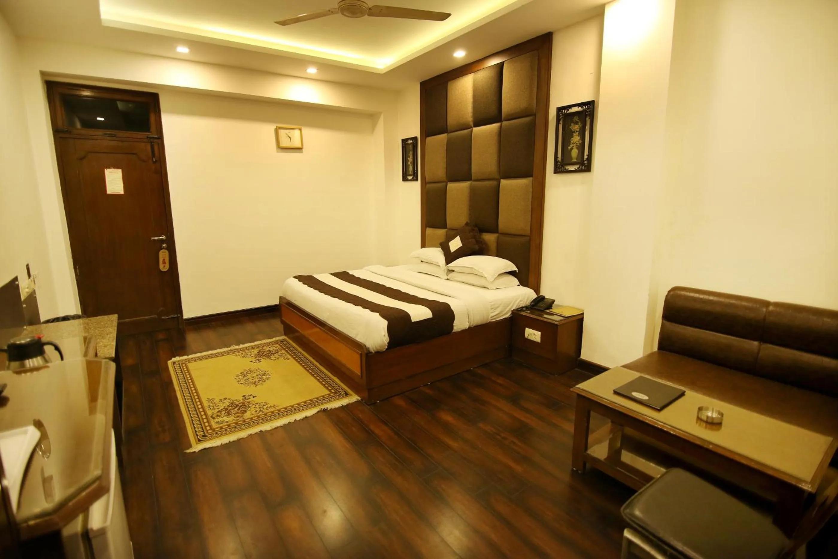 Bed in Hotel Parkway Deluxe