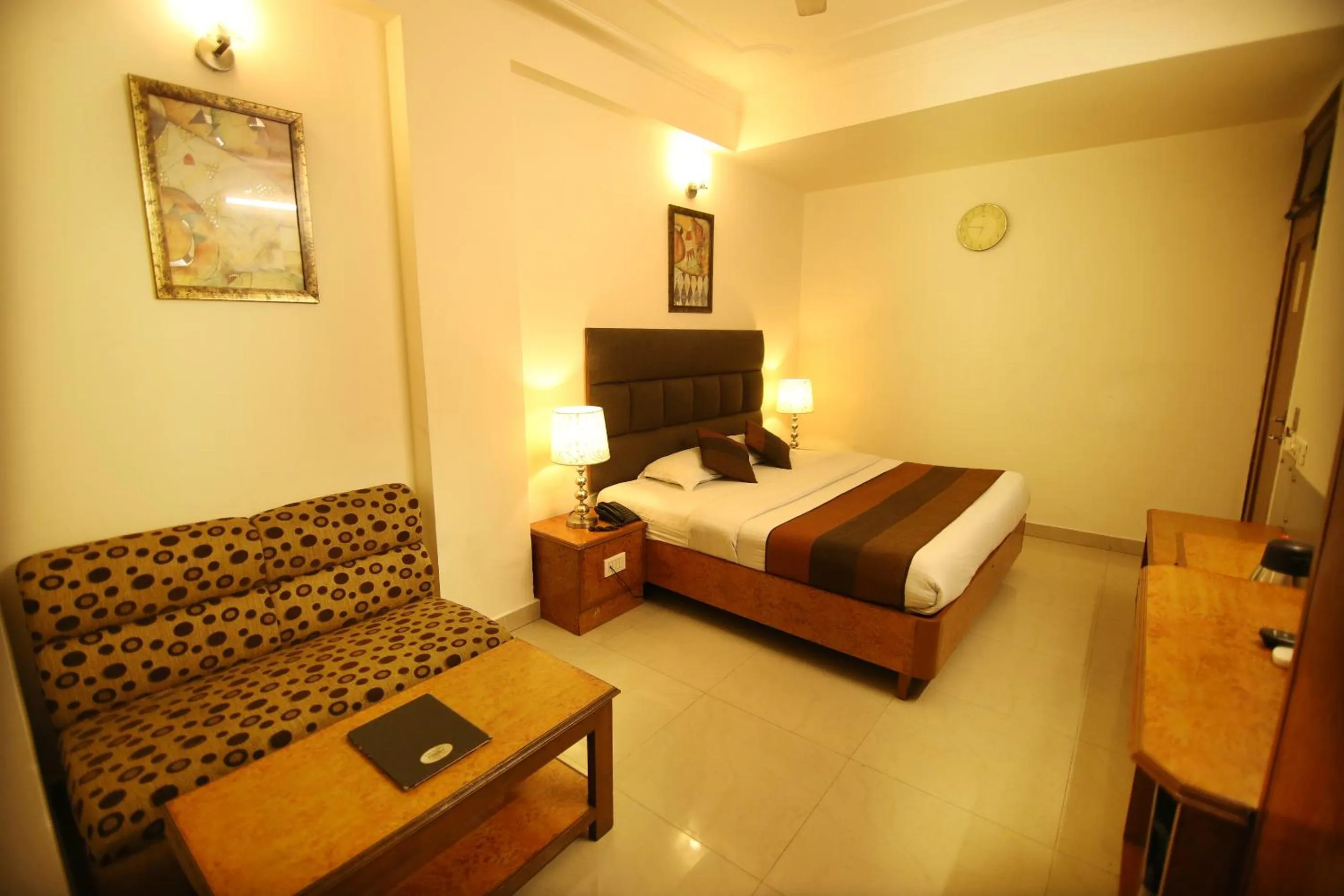 Photo of the whole room in Hotel Parkway Deluxe