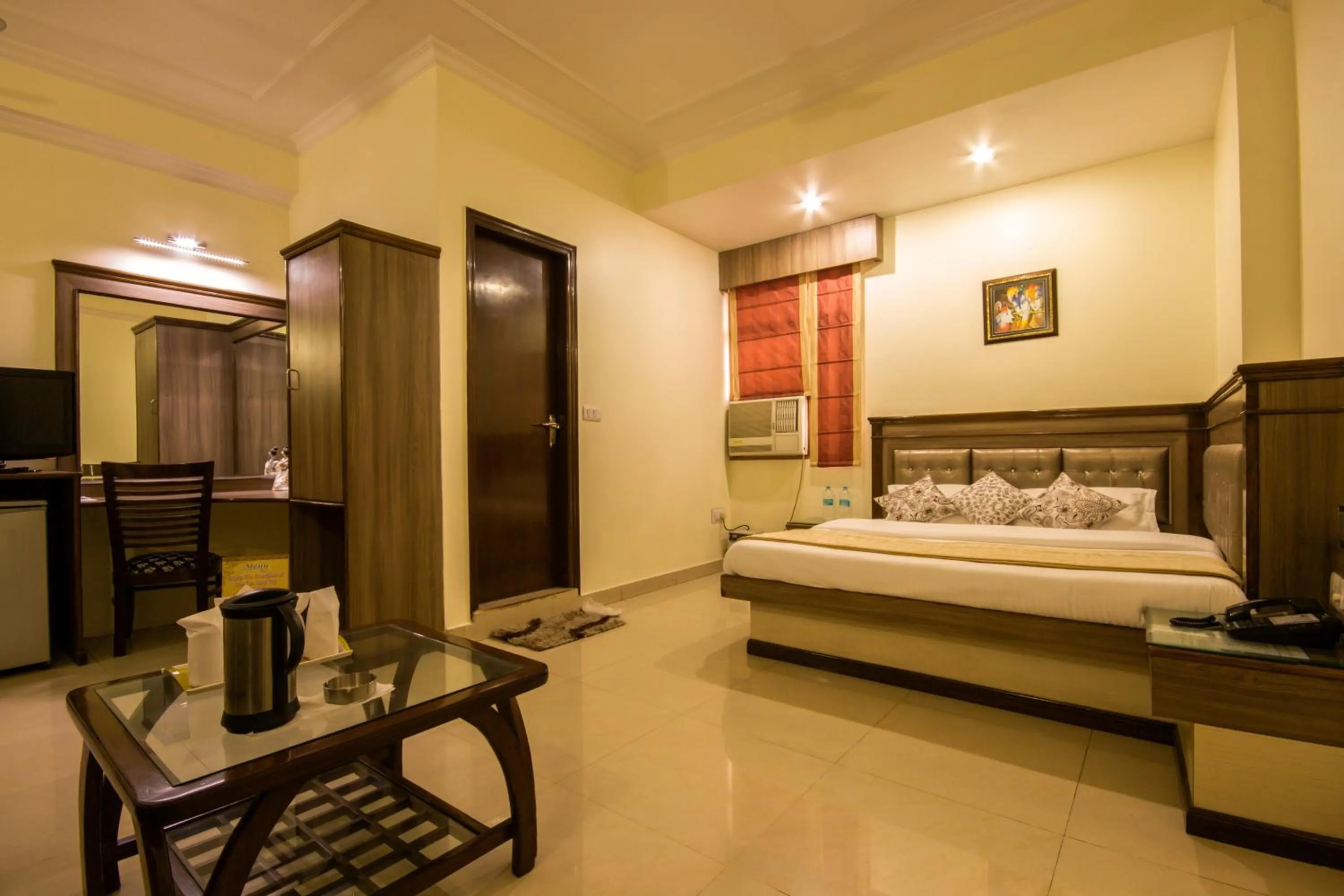 Bed in Hotel Grand Park Inn