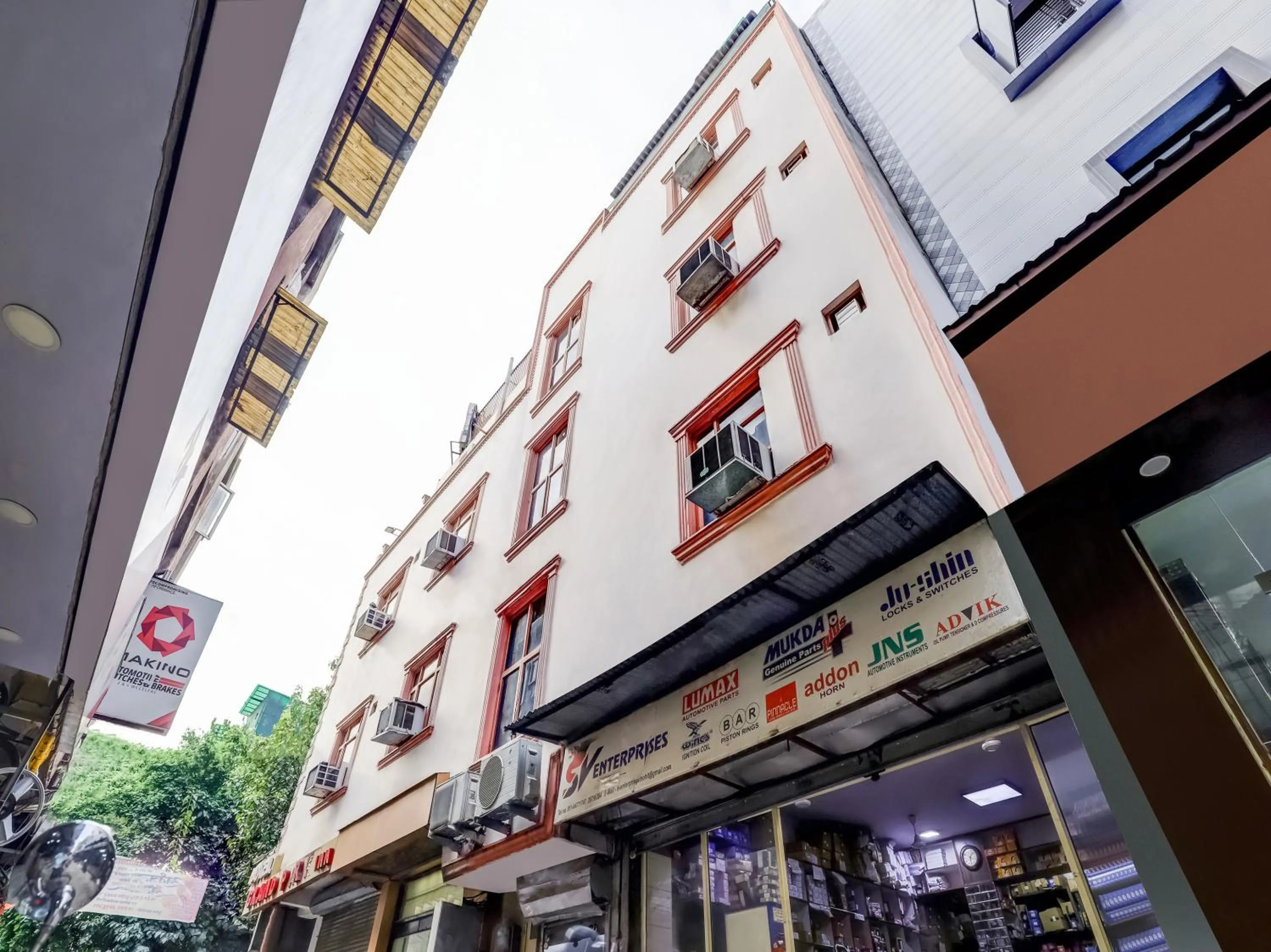 Facade/entrance in Hotel Grand Park Inn