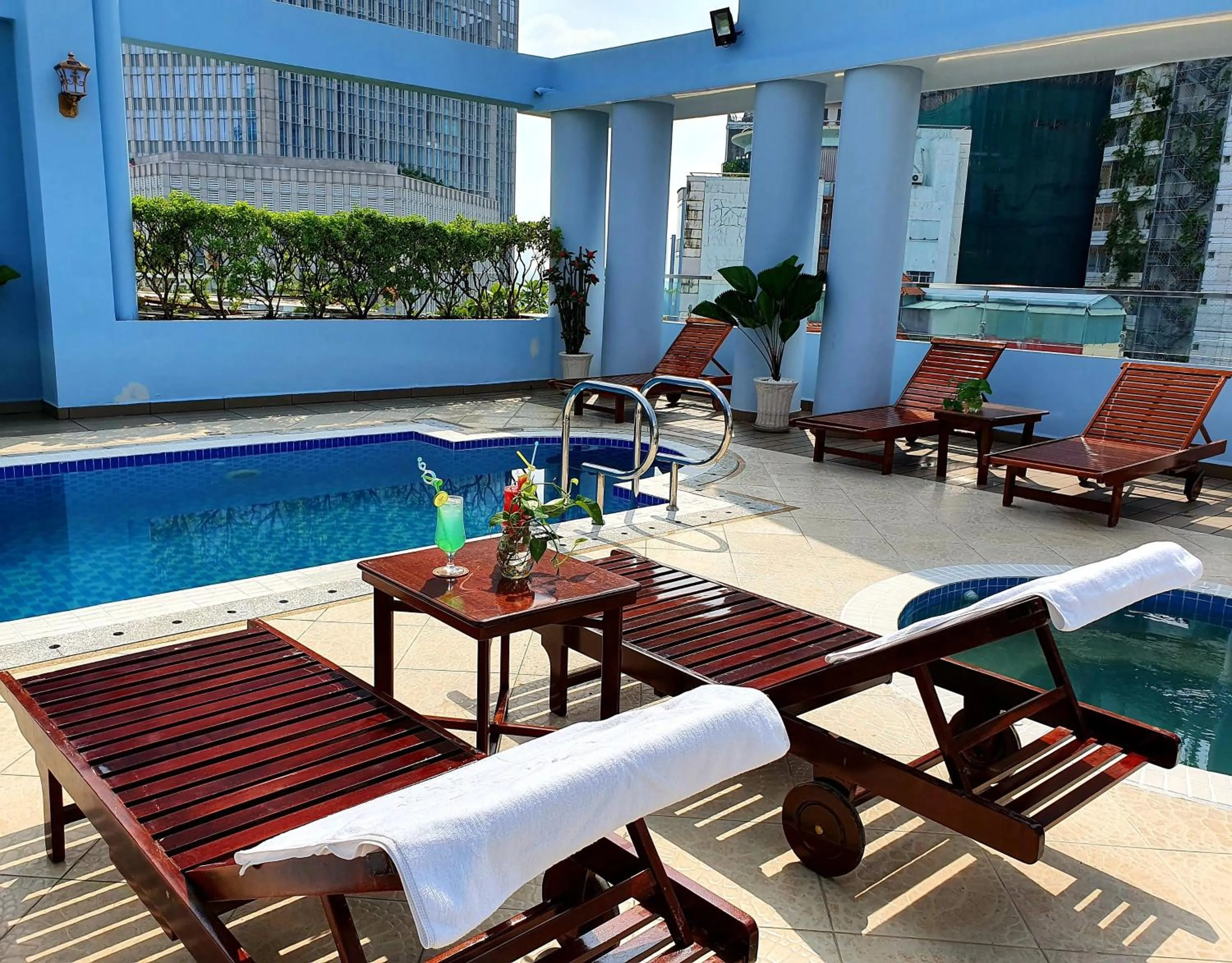 Swimming pool in Huong Sen Hotel