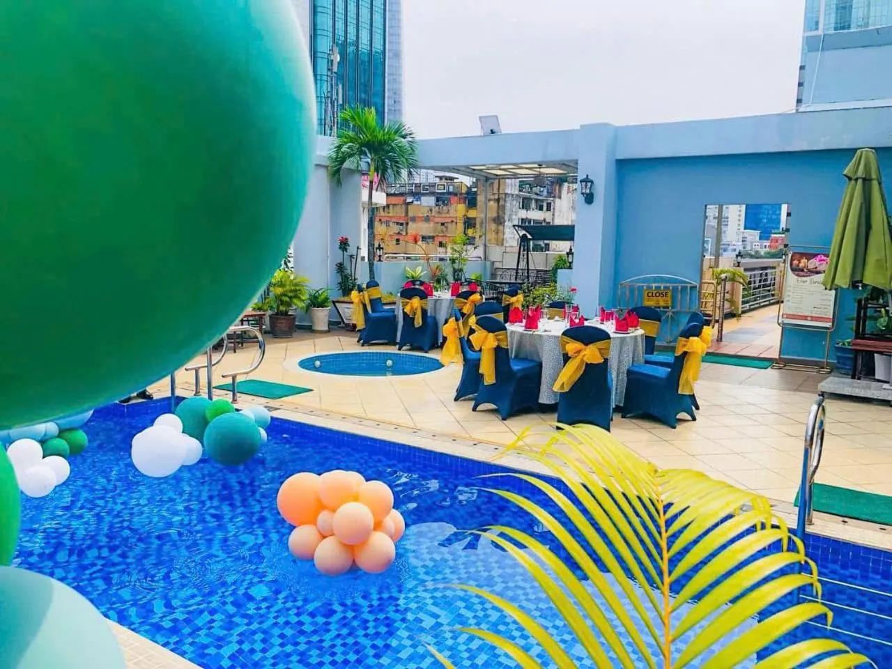 Swimming pool in Huong Sen Hotel