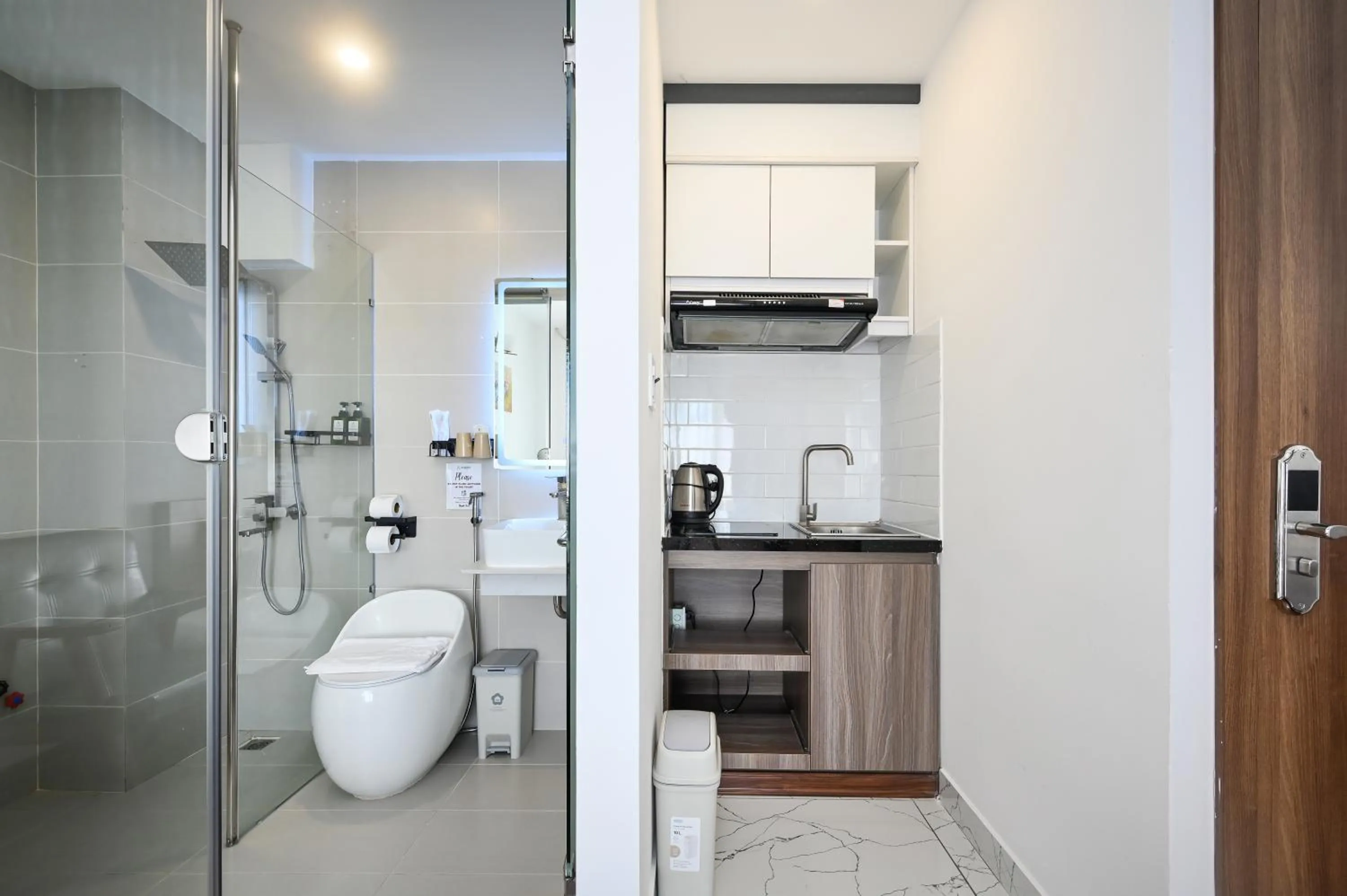 Shower in Amory Hotel Ben Thanh