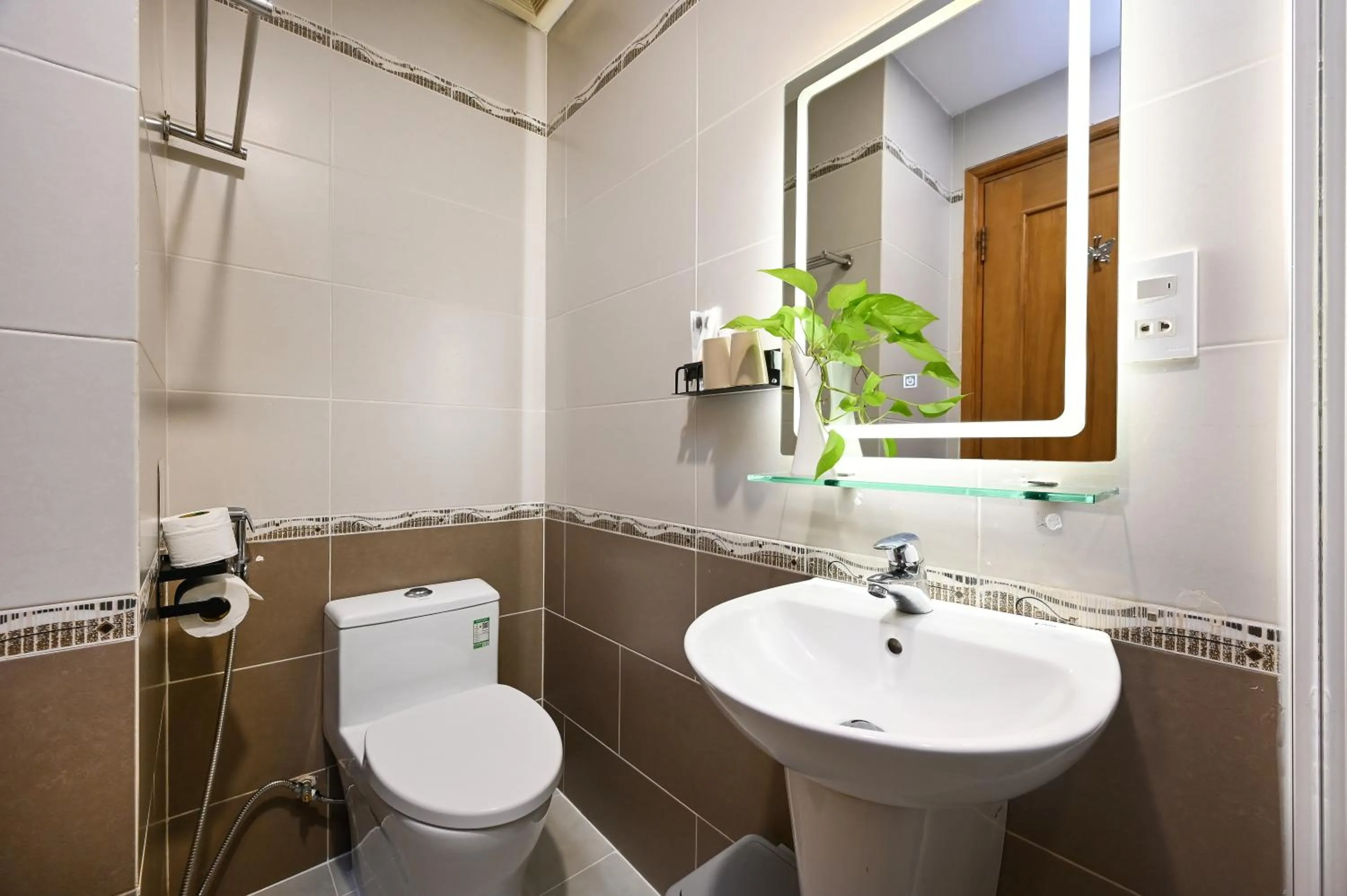 Shower in Amory Hotel Ben Thanh