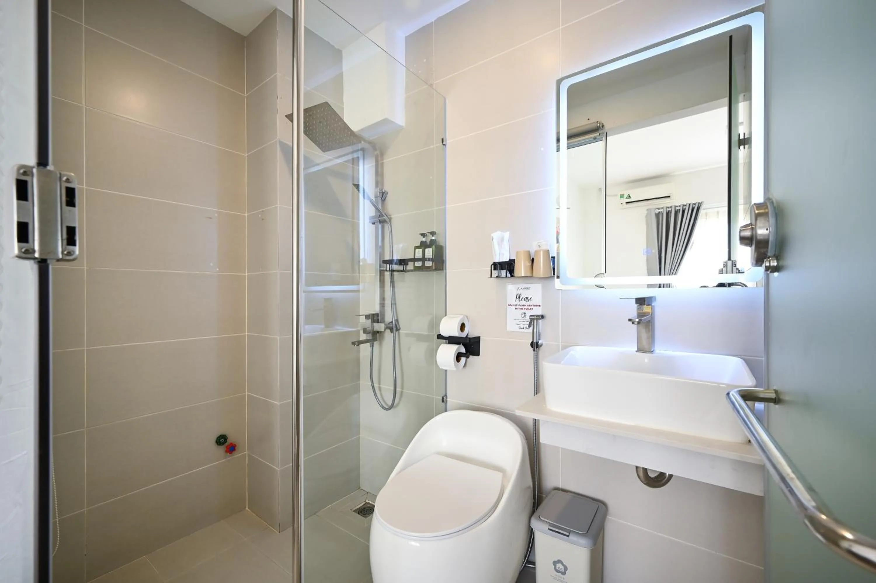 Shower in Amory Hotel Ben Thanh