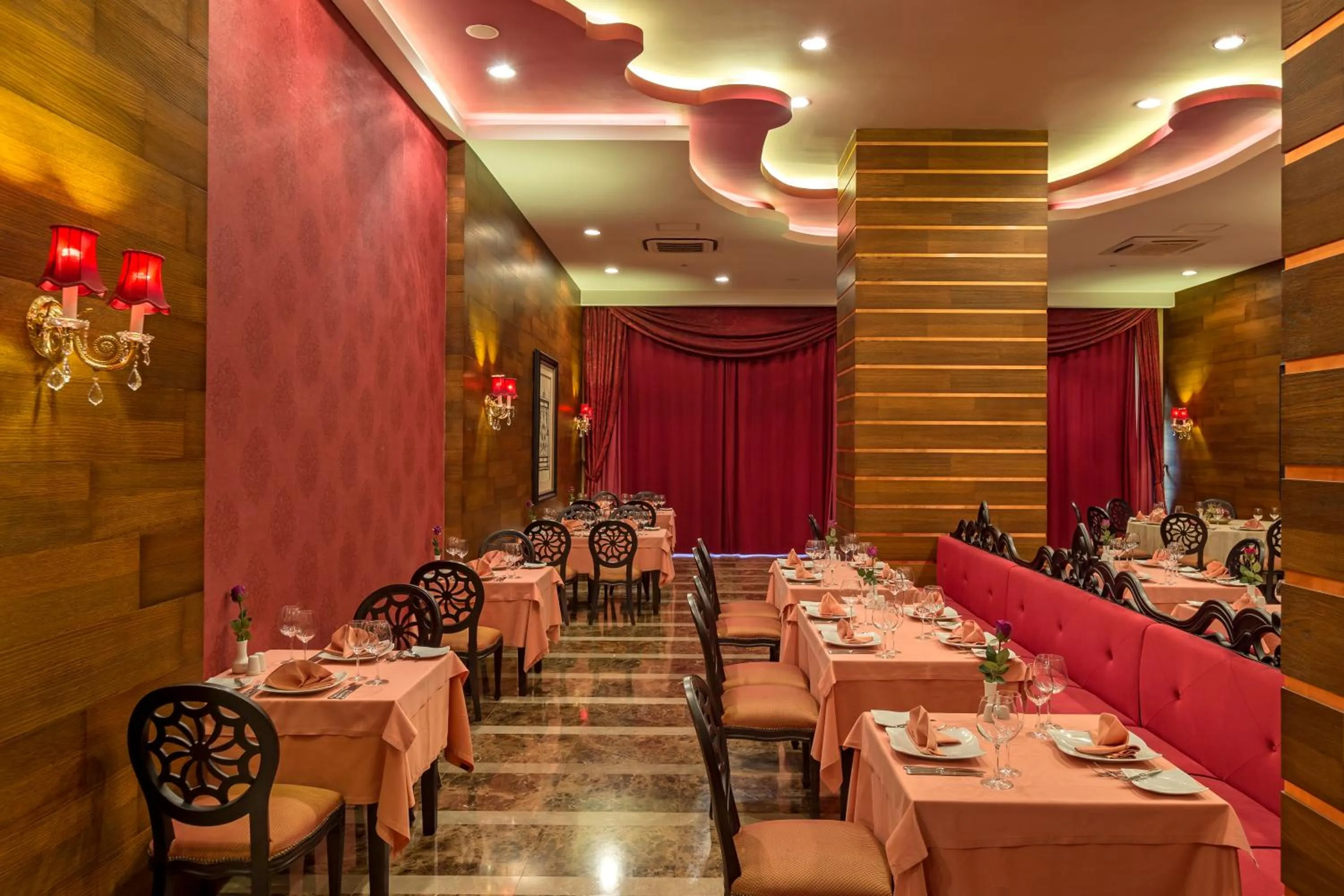 Food and drinks in Royal Holiday Palace