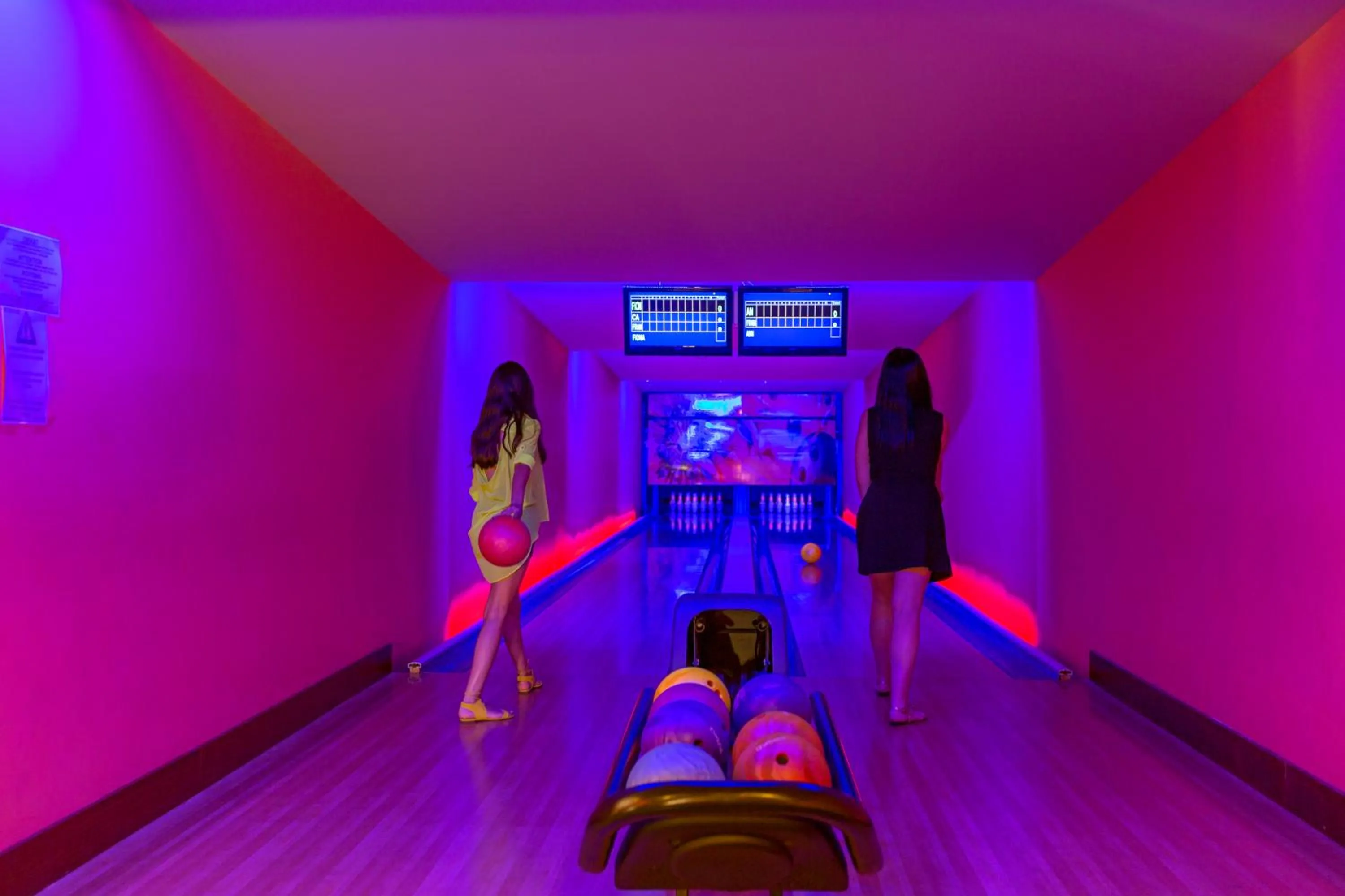 Bowling in Royal Holiday Palace