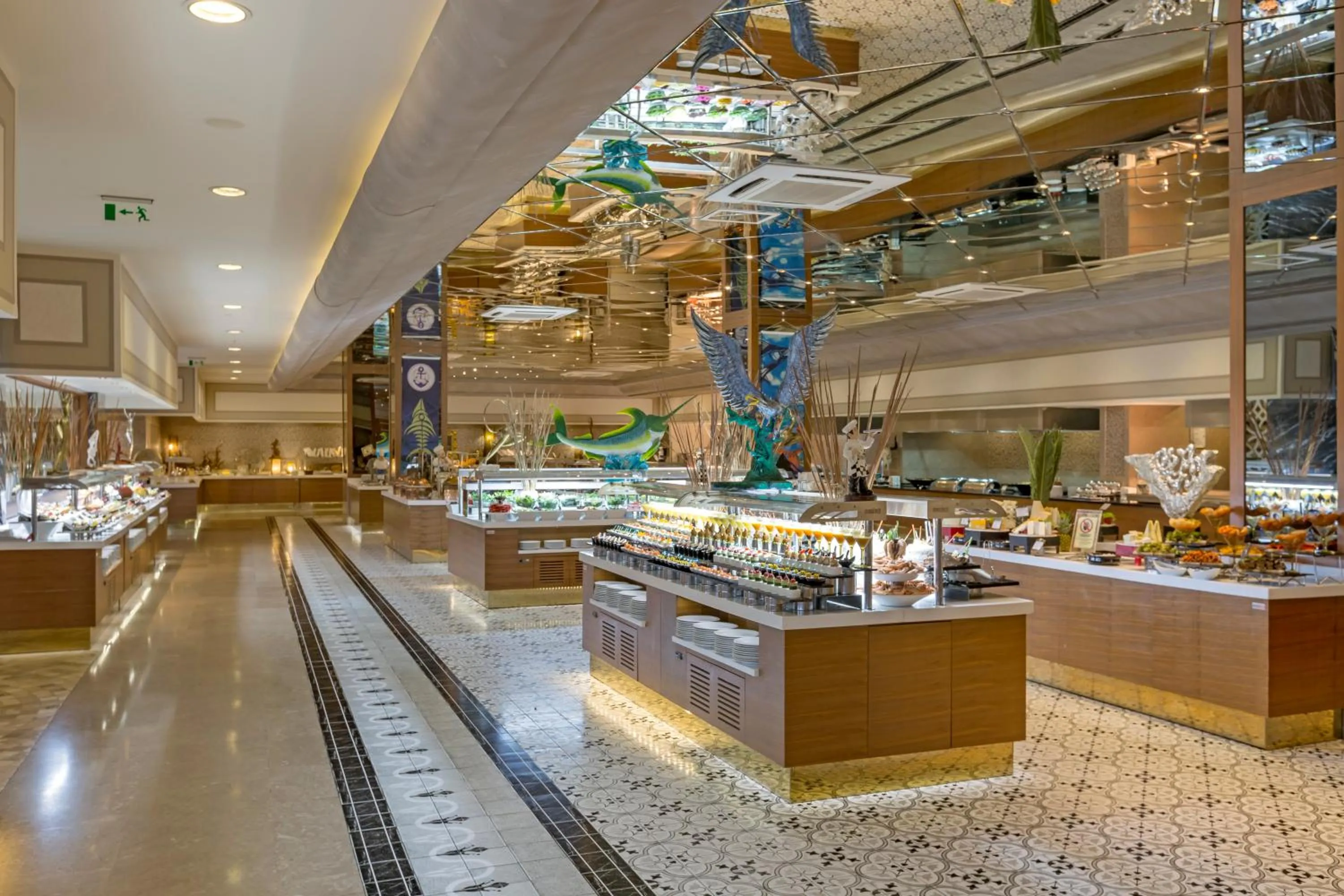 Restaurant/places to eat in Royal Holiday Palace