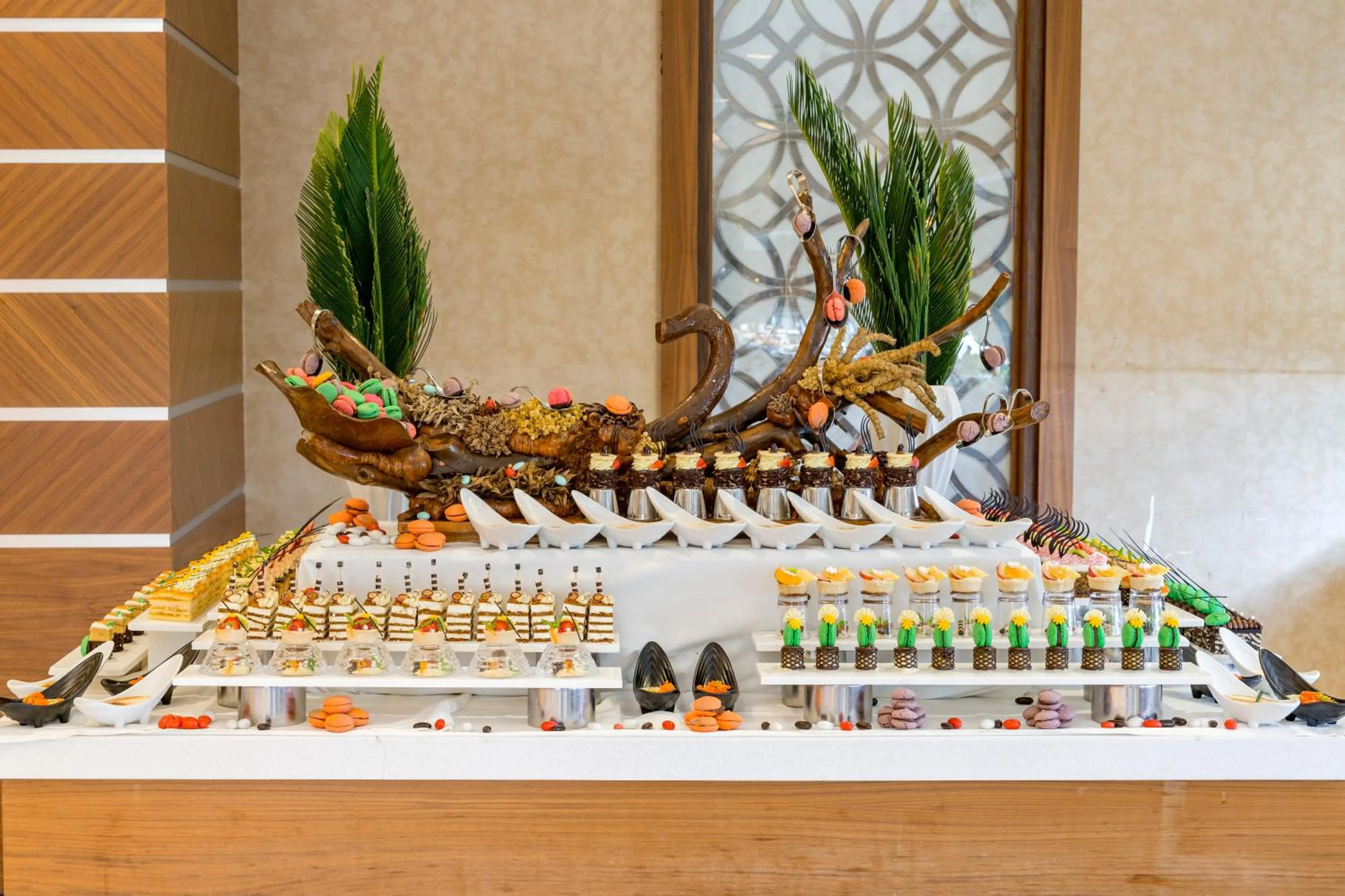 Food and drinks in Royal Holiday Palace