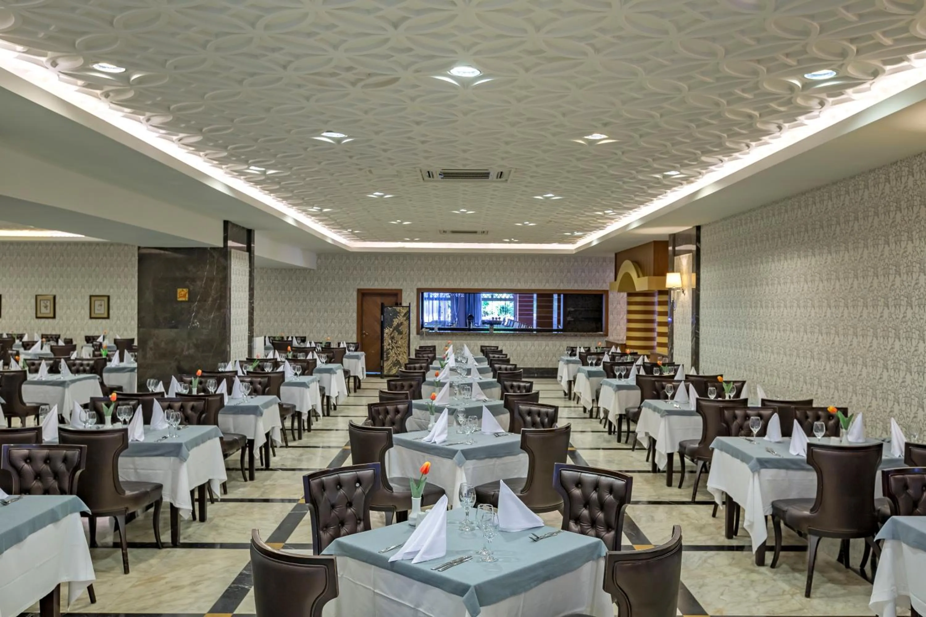 Restaurant/places to eat in Royal Holiday Palace