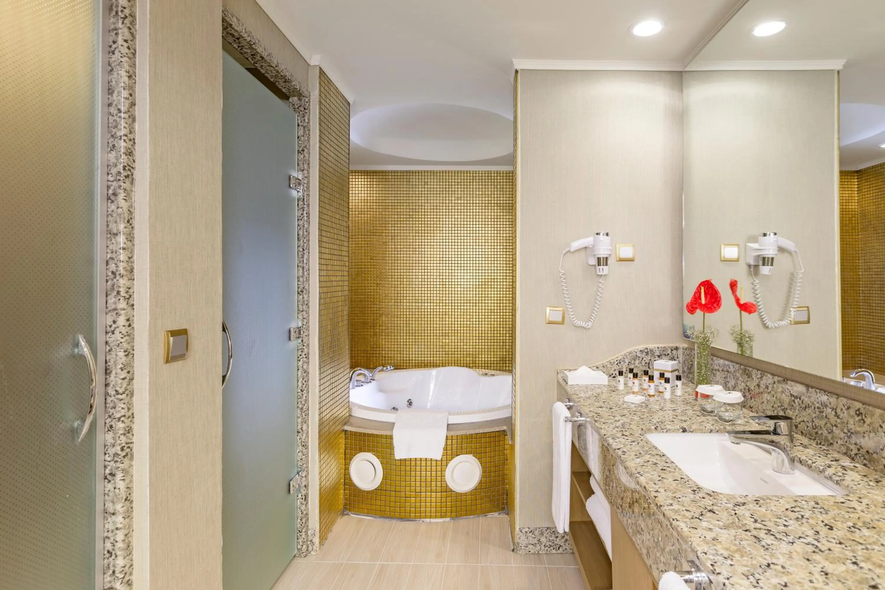 Bathroom in Royal Holiday Palace