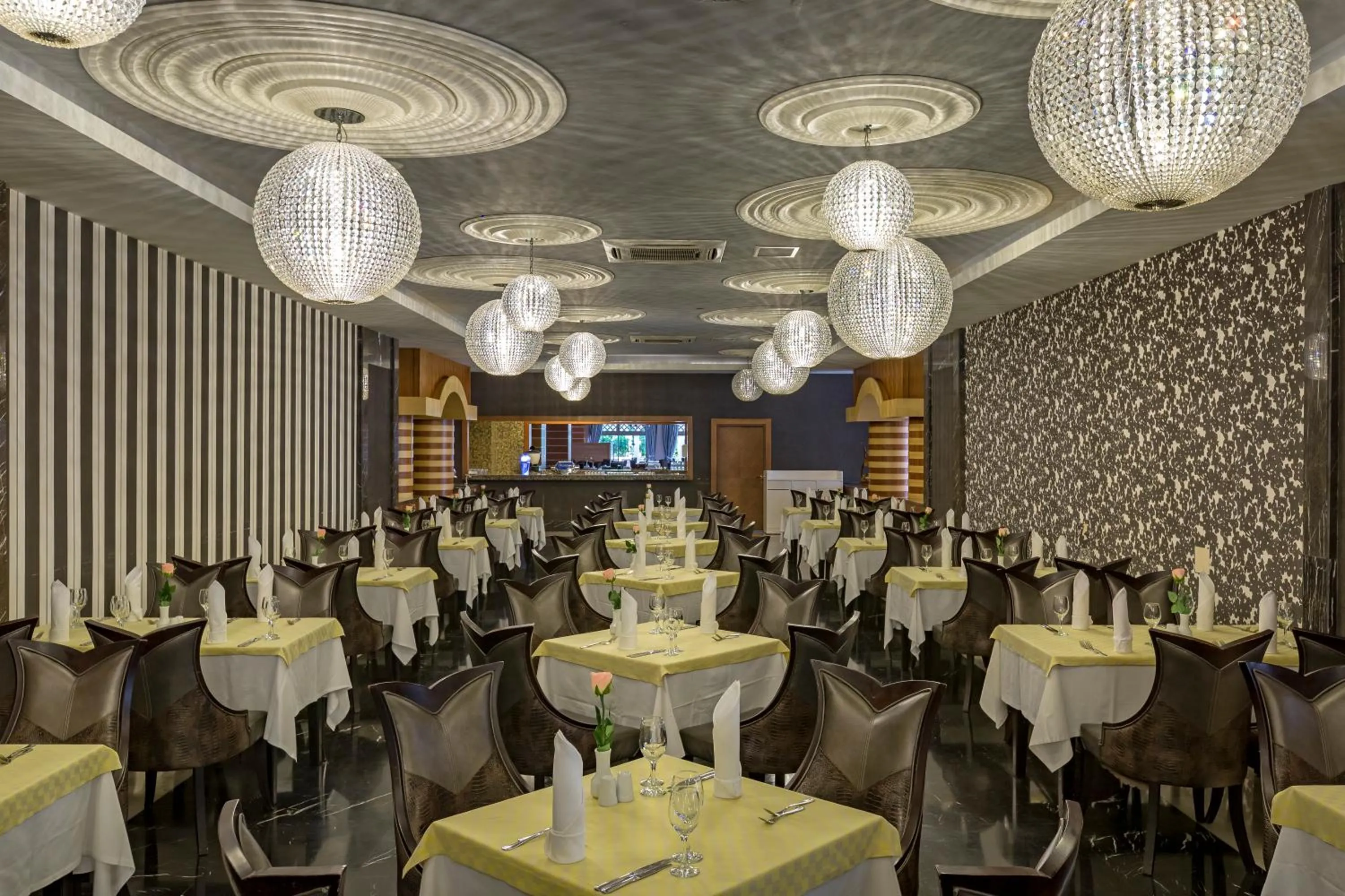 Restaurant/places to eat in Royal Holiday Palace