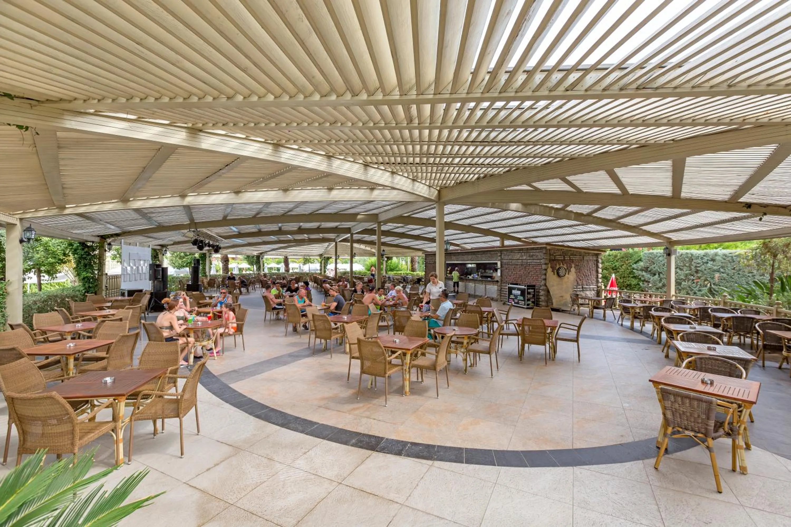 Restaurant/places to eat in Royal Holiday Palace