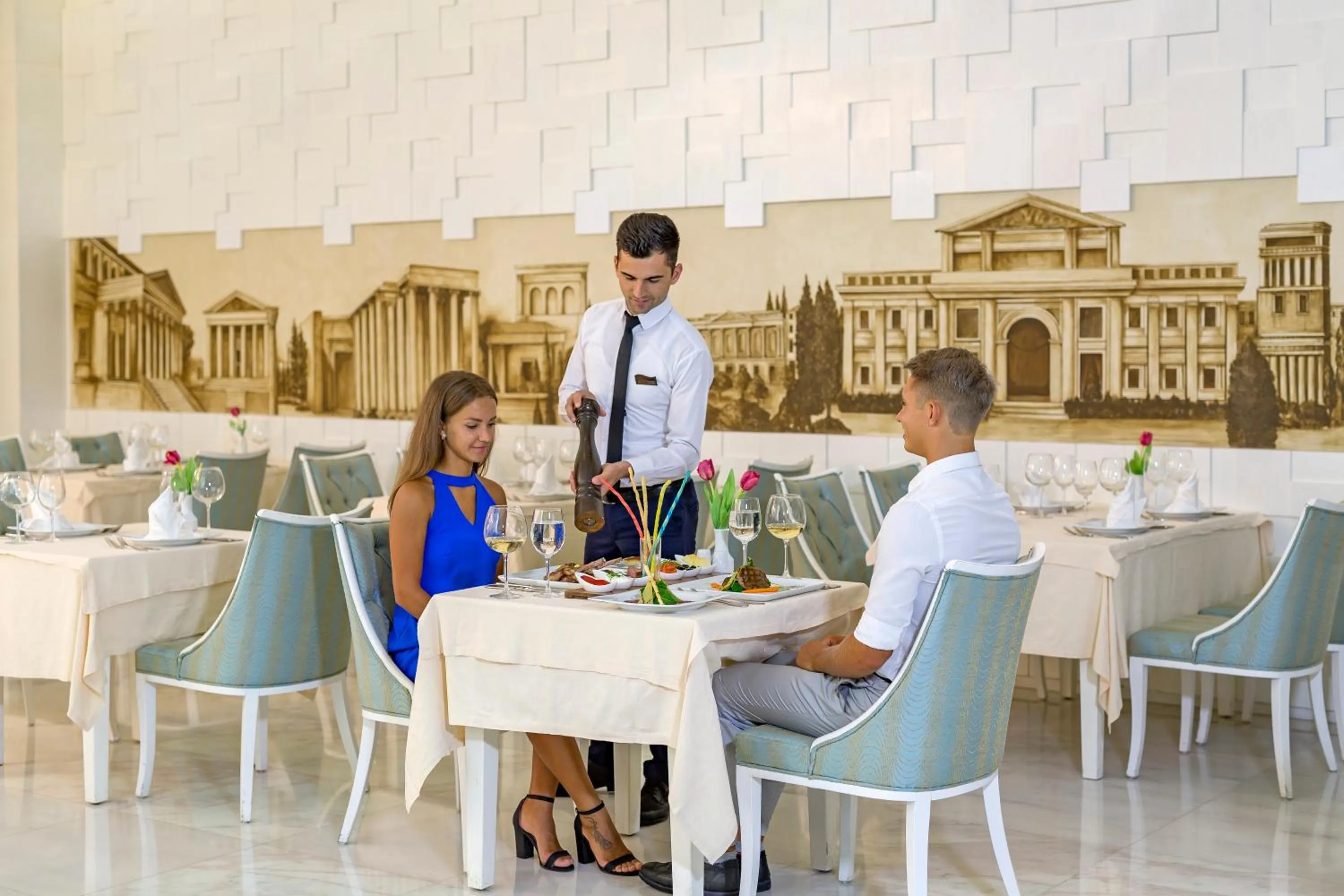 Food and drinks in Royal Holiday Palace