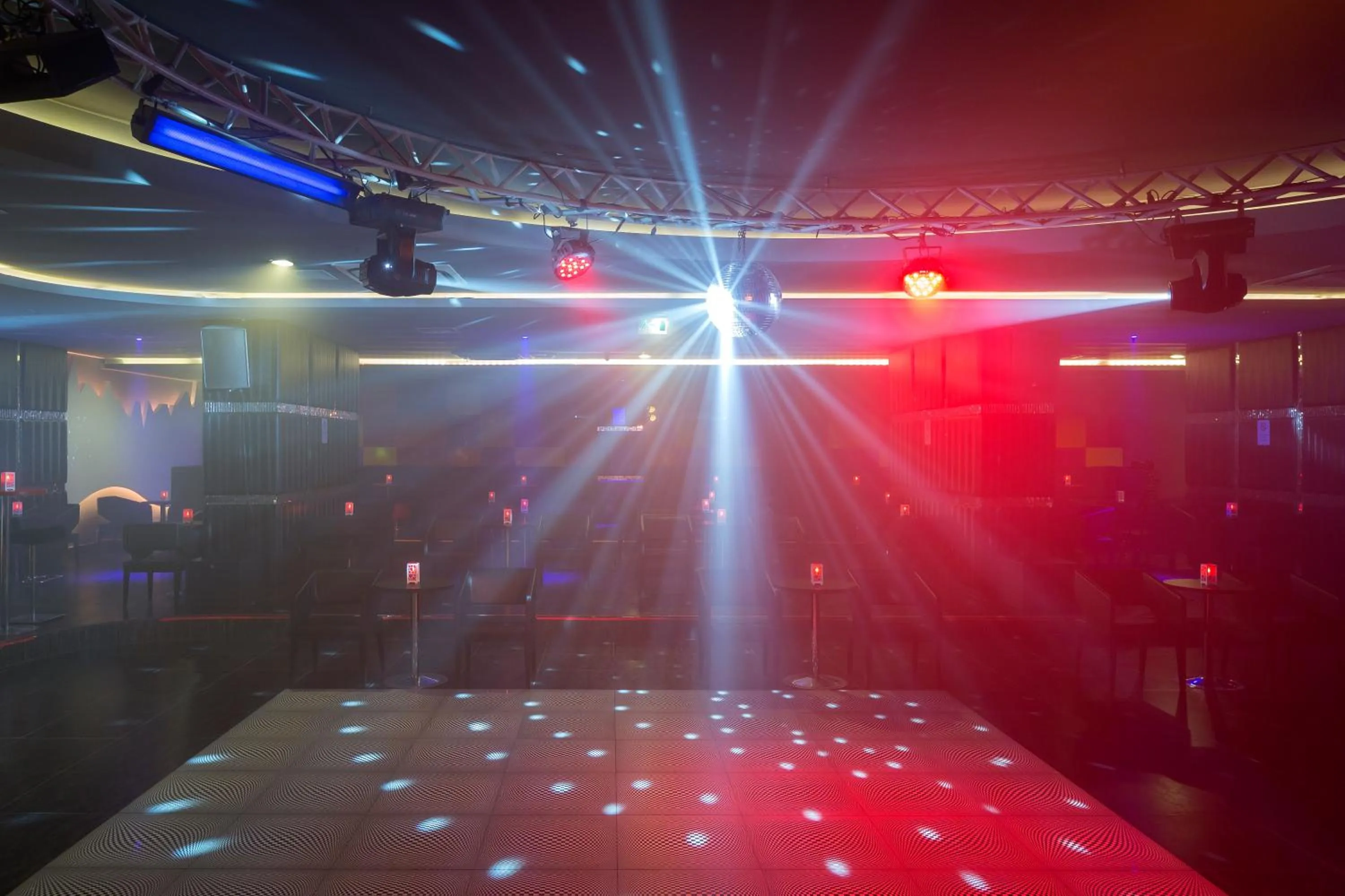 Nightclub / DJ in Royal Holiday Palace