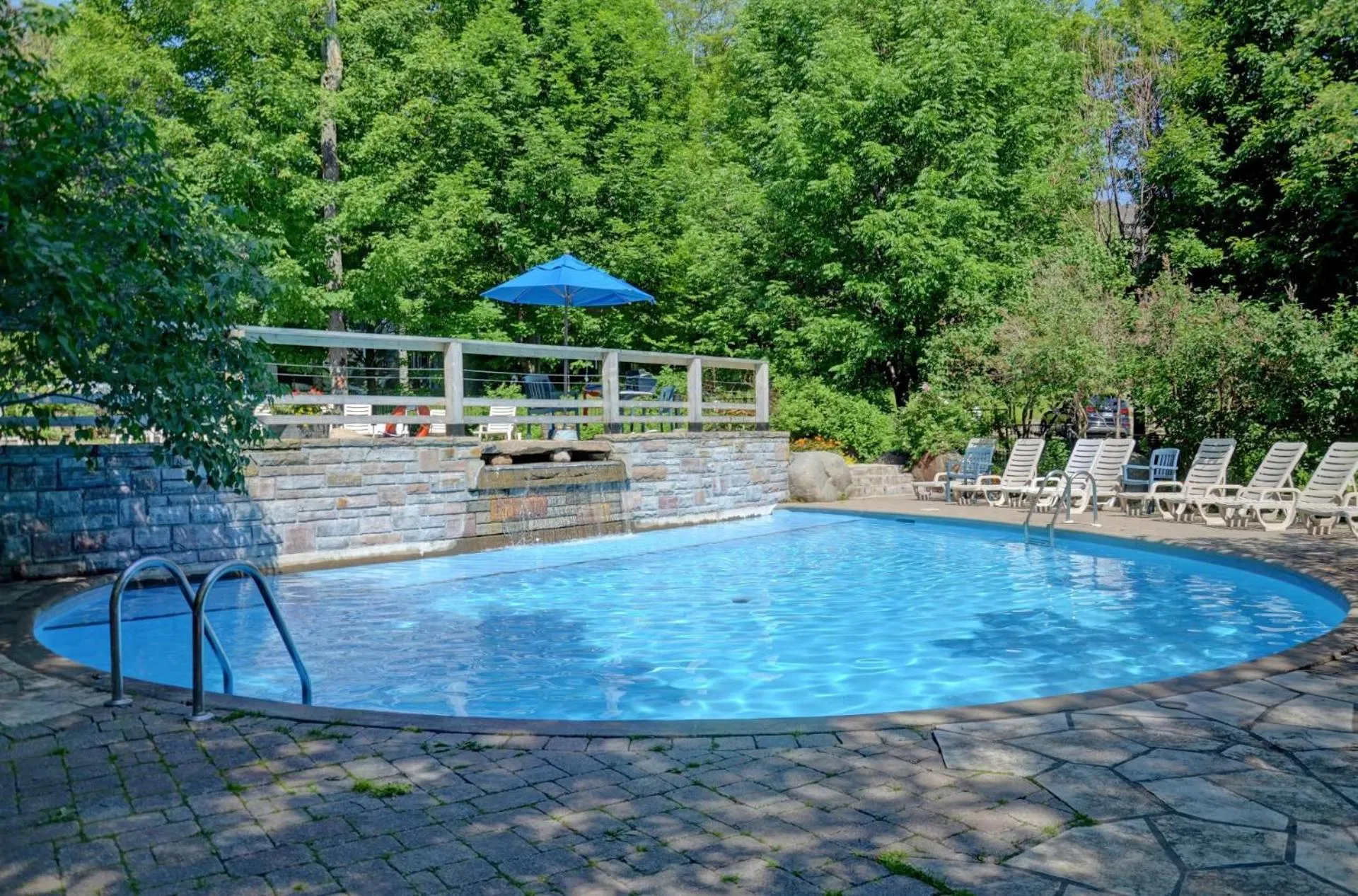 Swimming pool in Le Sous-Bois (Les Manoirs) Mont-Tremblant