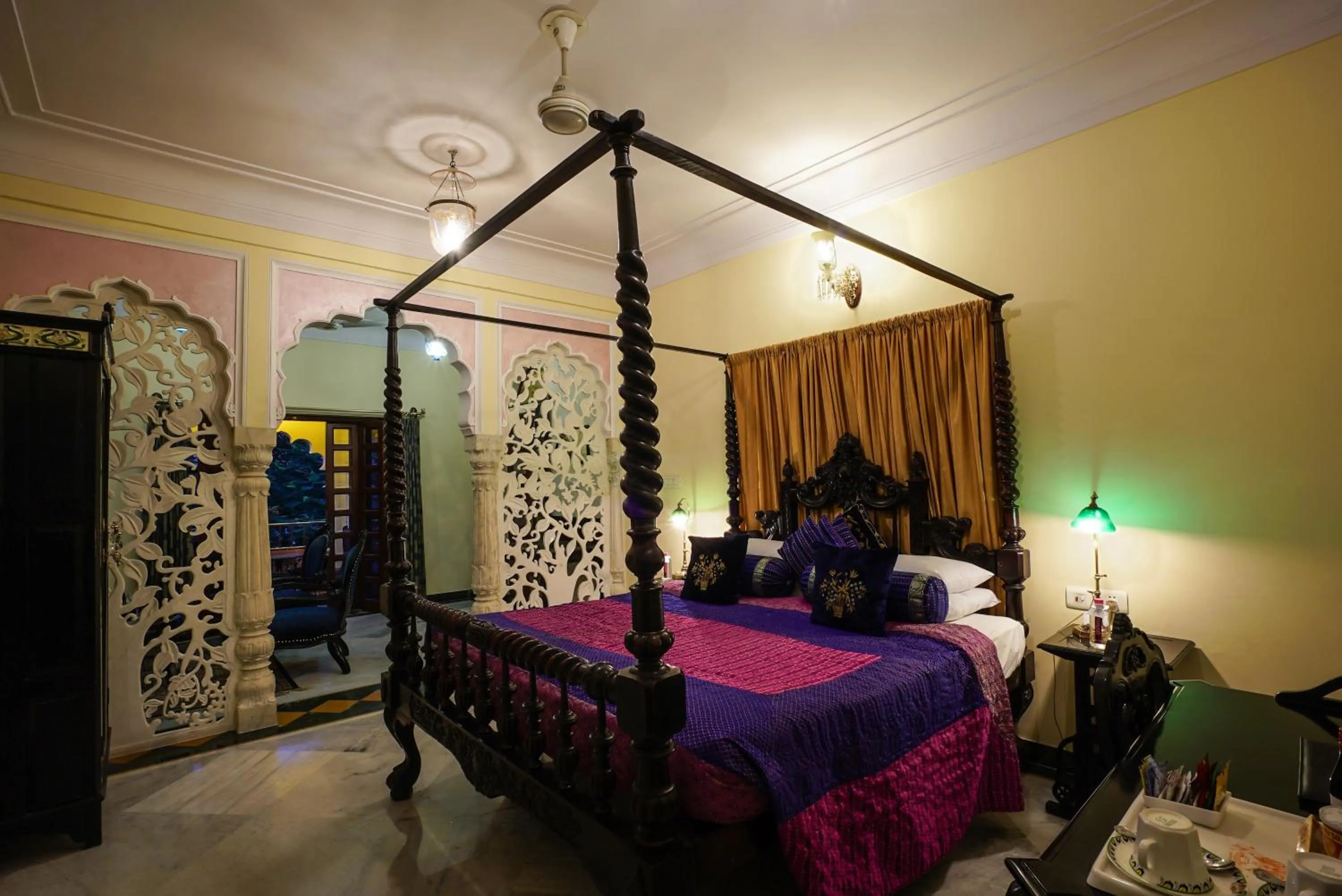 Bedroom, Bed in Shahpura House