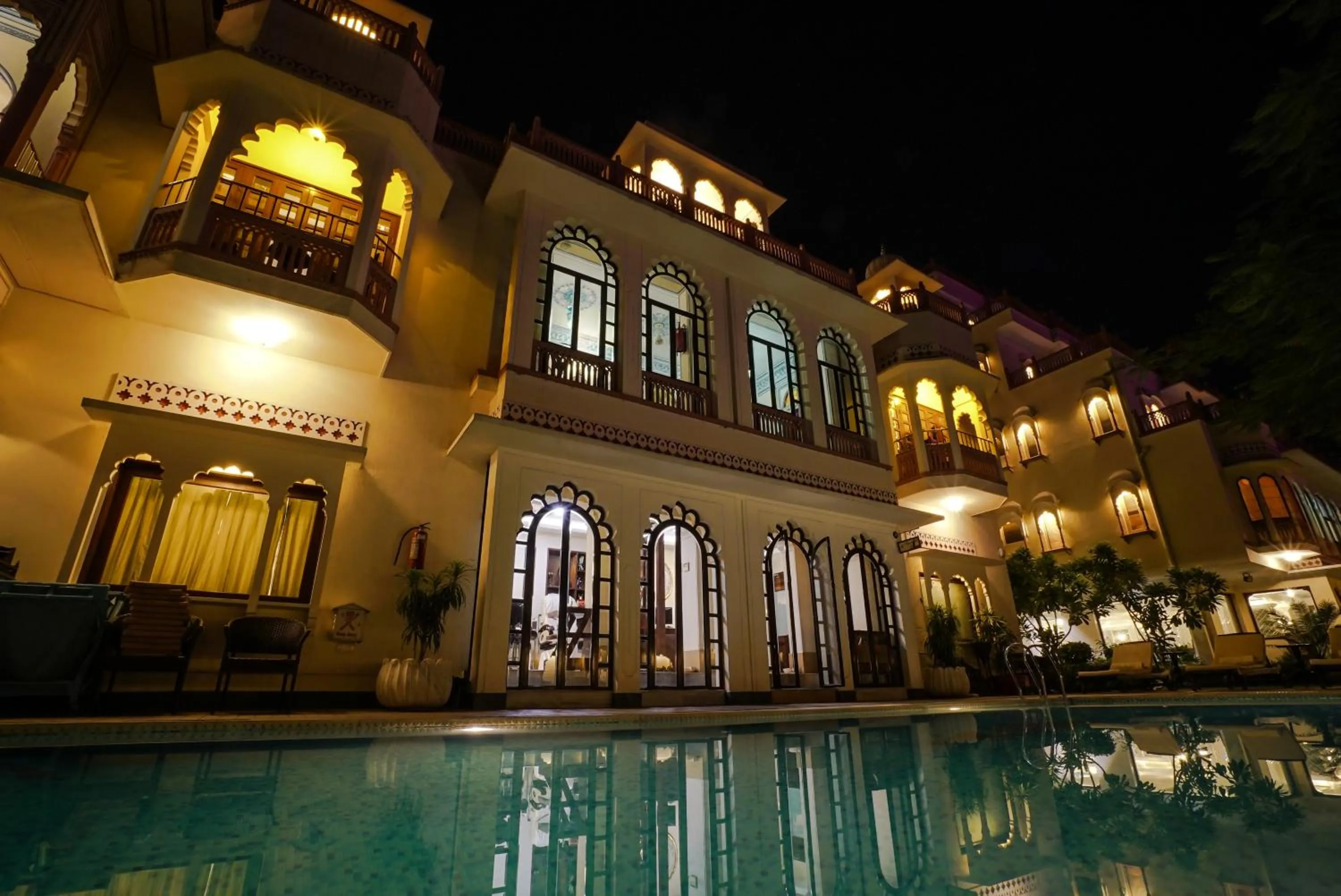 Swimming pool in Shahpura House