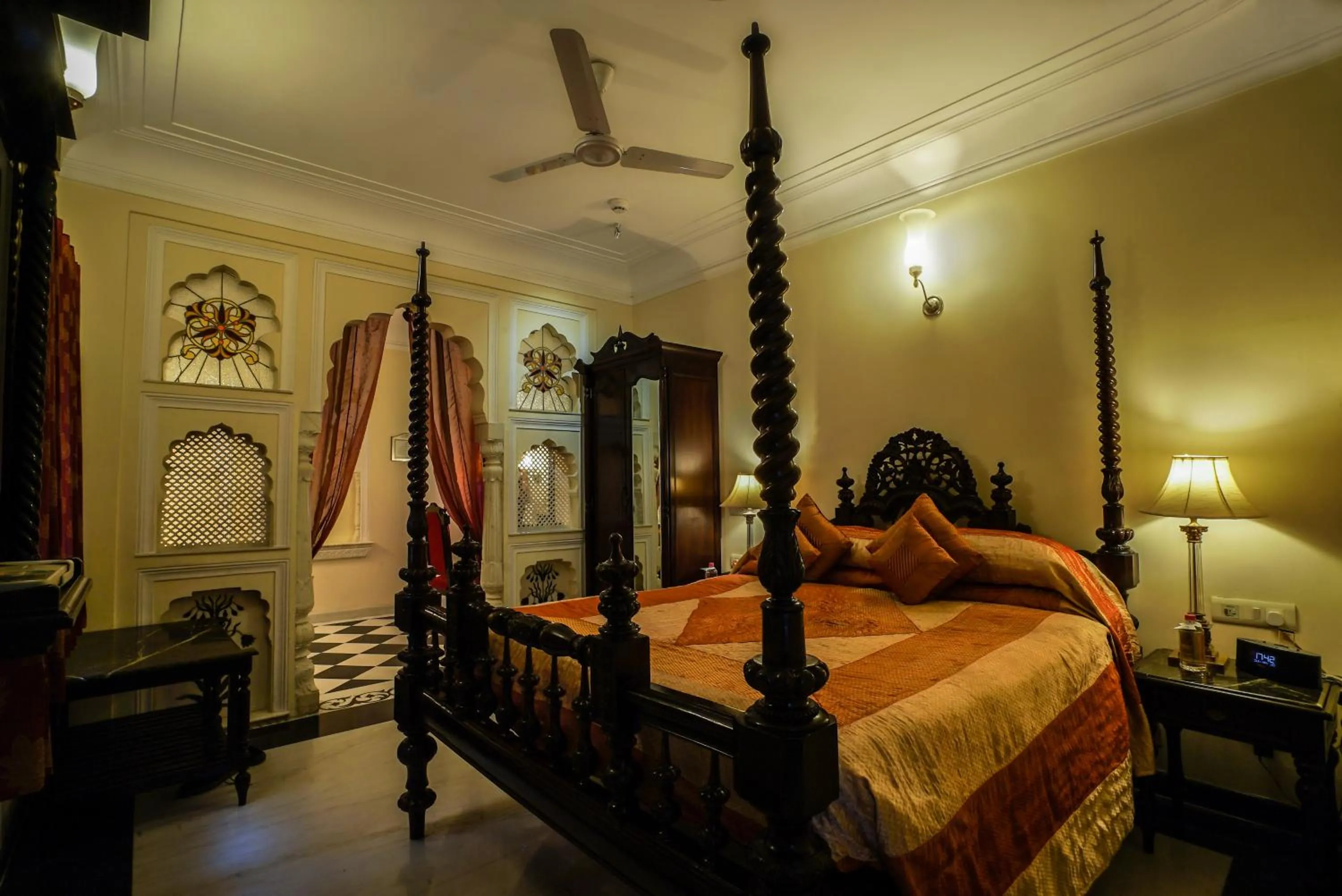 Photo of the whole room, Bed in Shahpura House