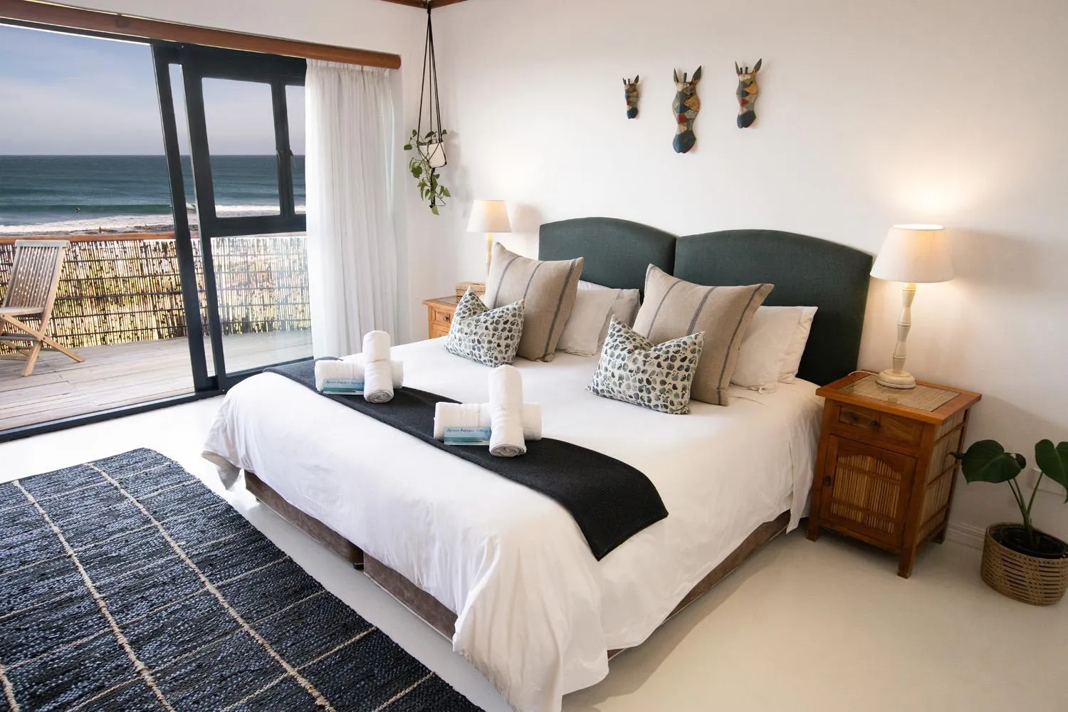 Sea view, Bed in African Perfection 1