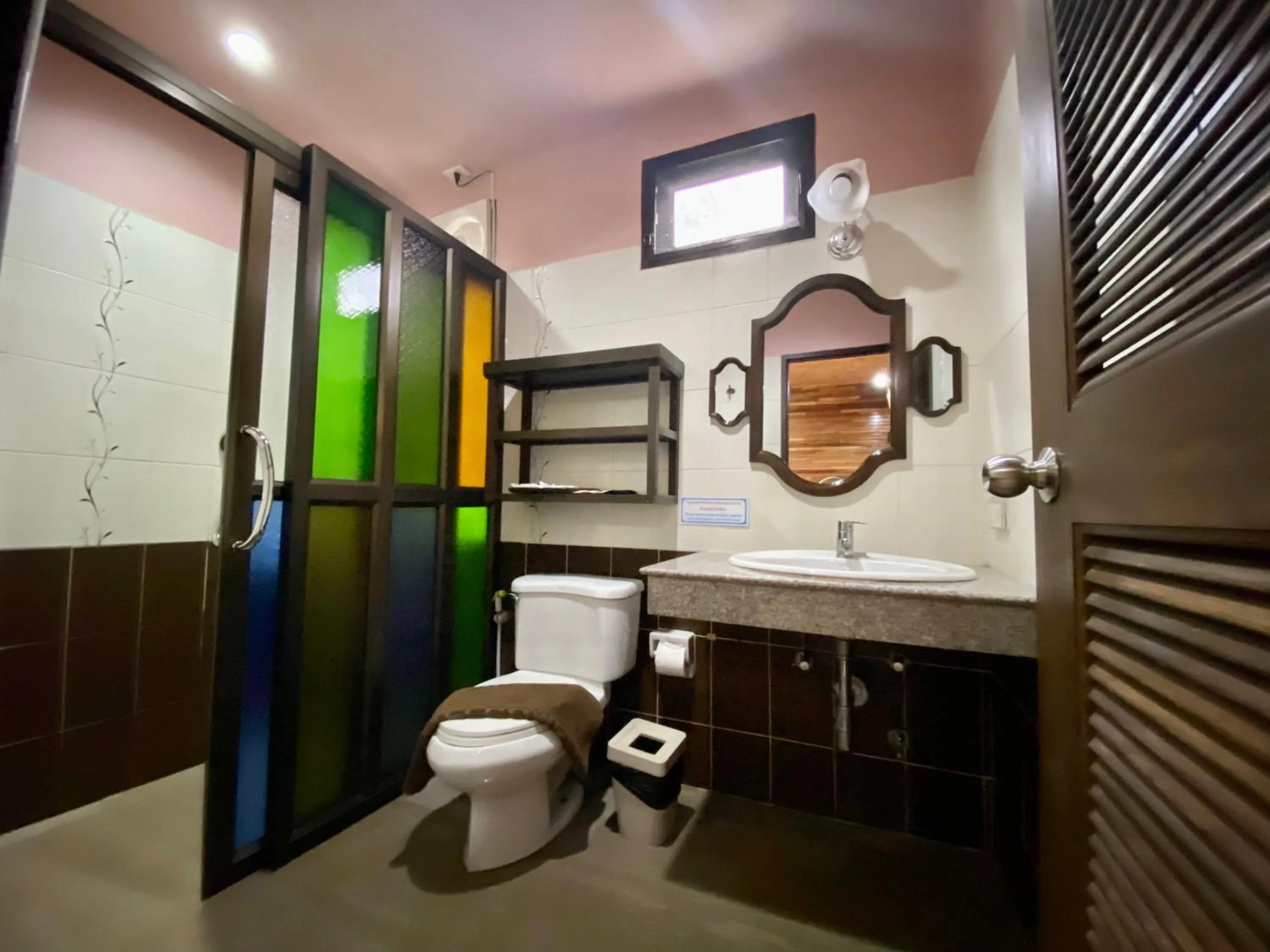 Toilet in Baan Soontree Resort