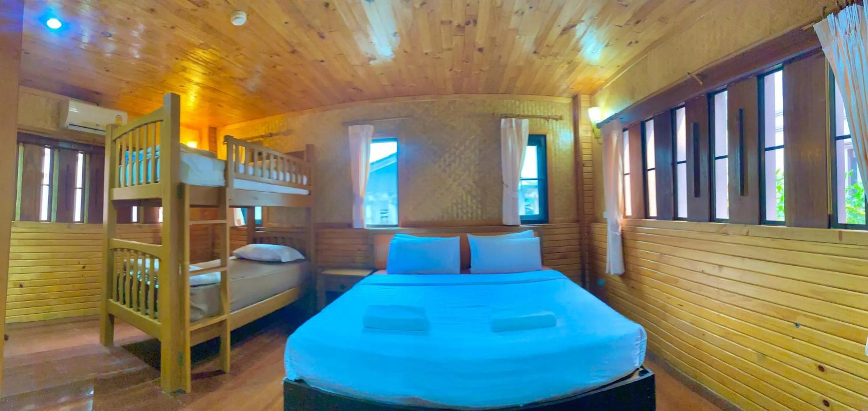 Bed in Baan Soontree Resort