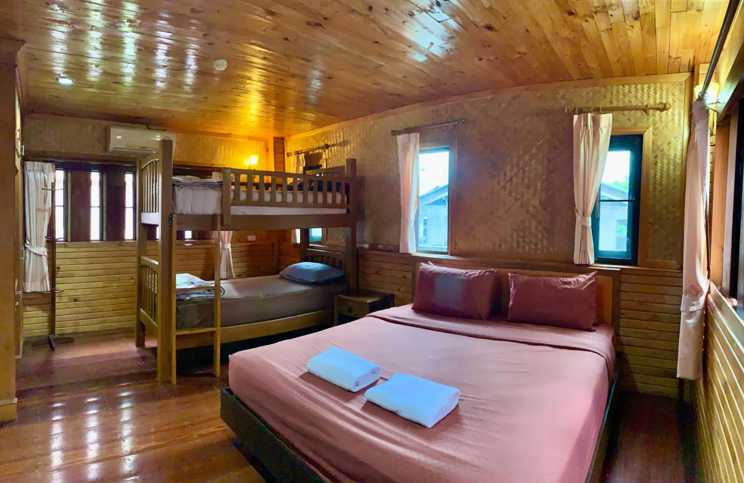 Bed in Baan Soontree Resort