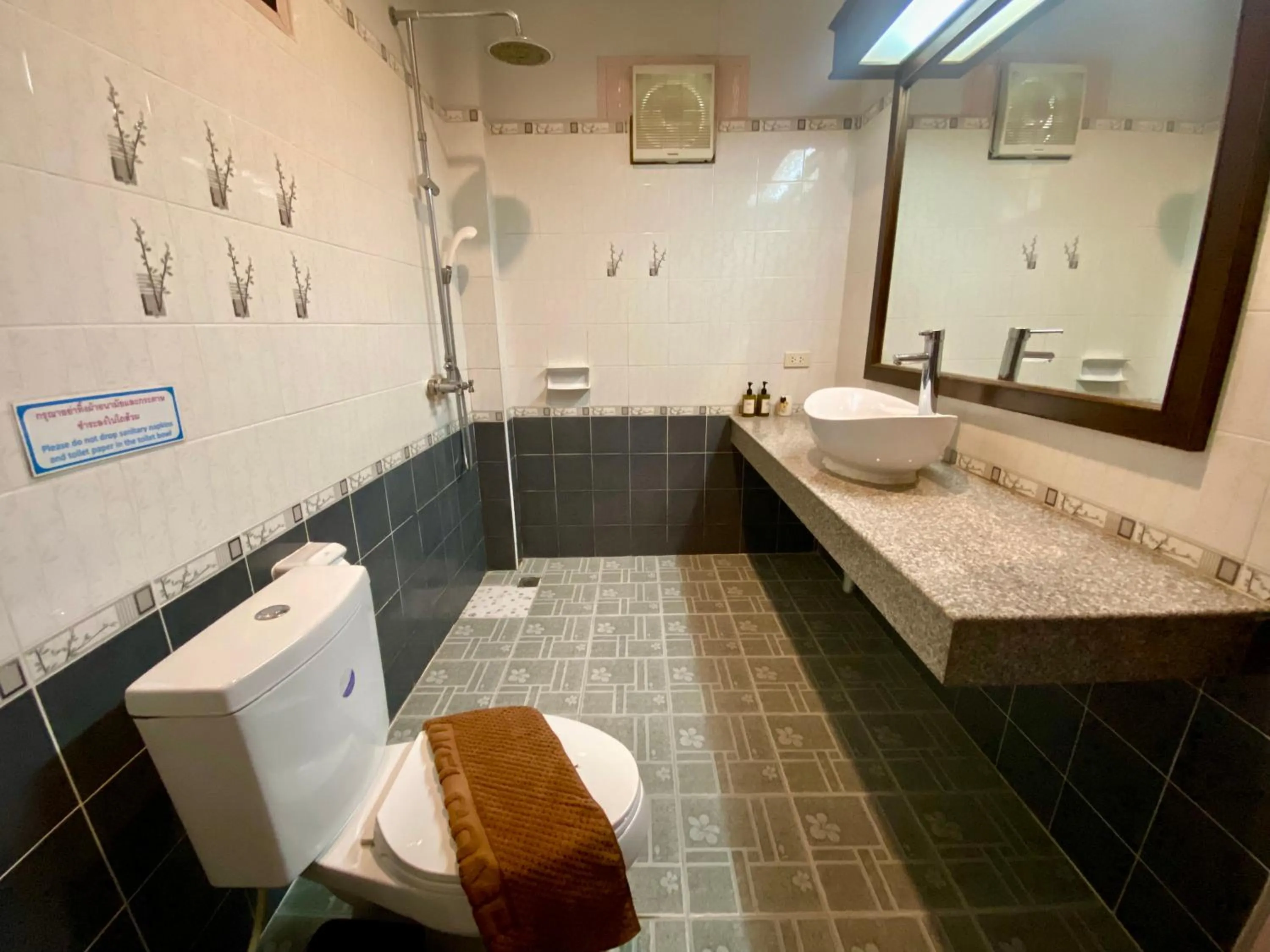 Toilet in Baan Soontree Resort