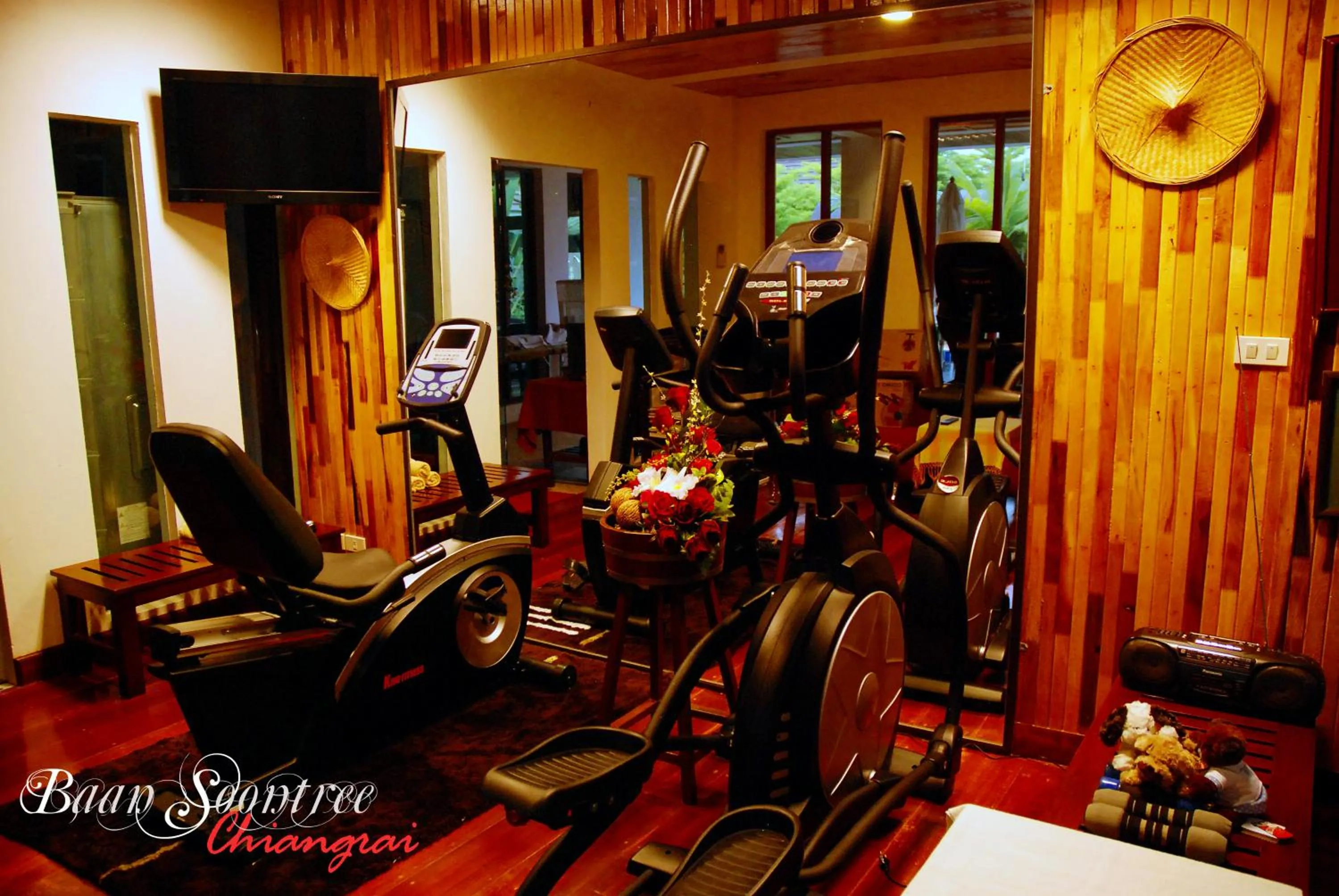 Fitness centre/facilities in Baan Soontree Resort
