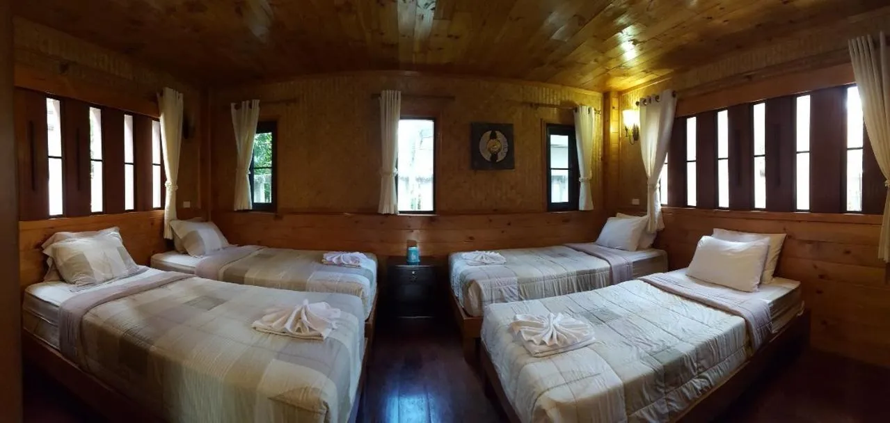 Bed in Baan Soontree Resort