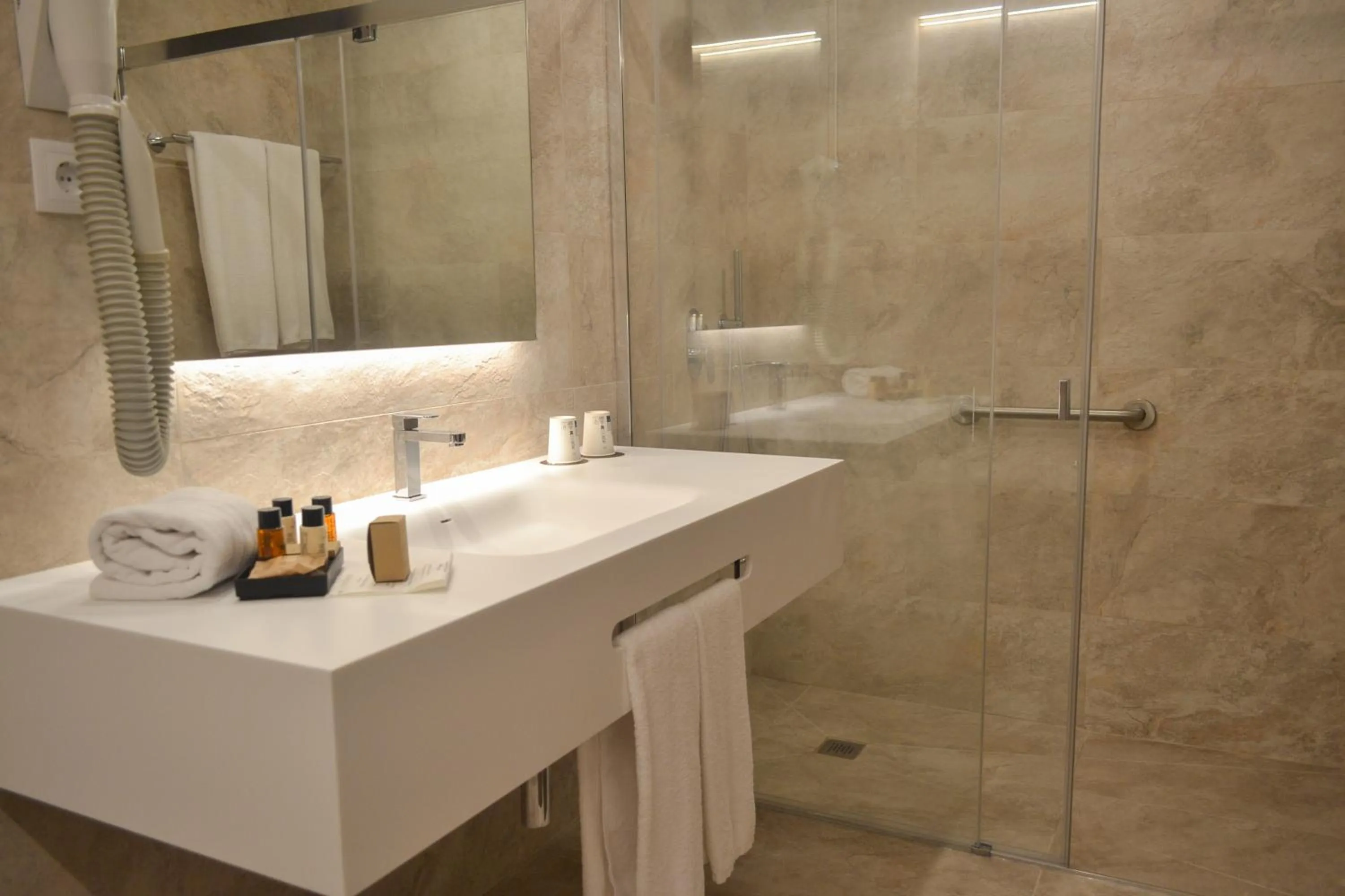 Shower in Hotel Premium Porto Maia