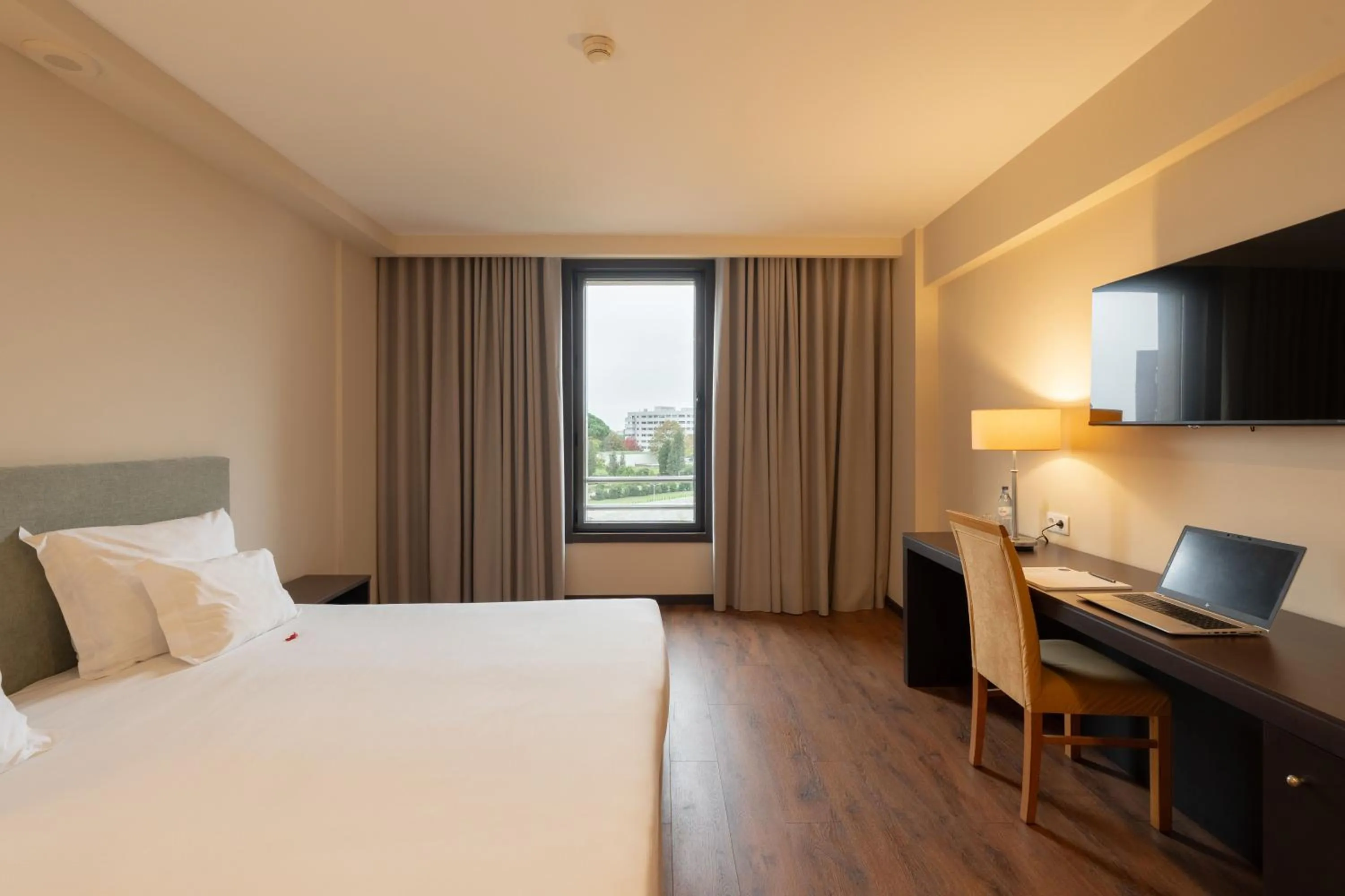 Bedroom, Bed in Hotel Premium Porto Maia