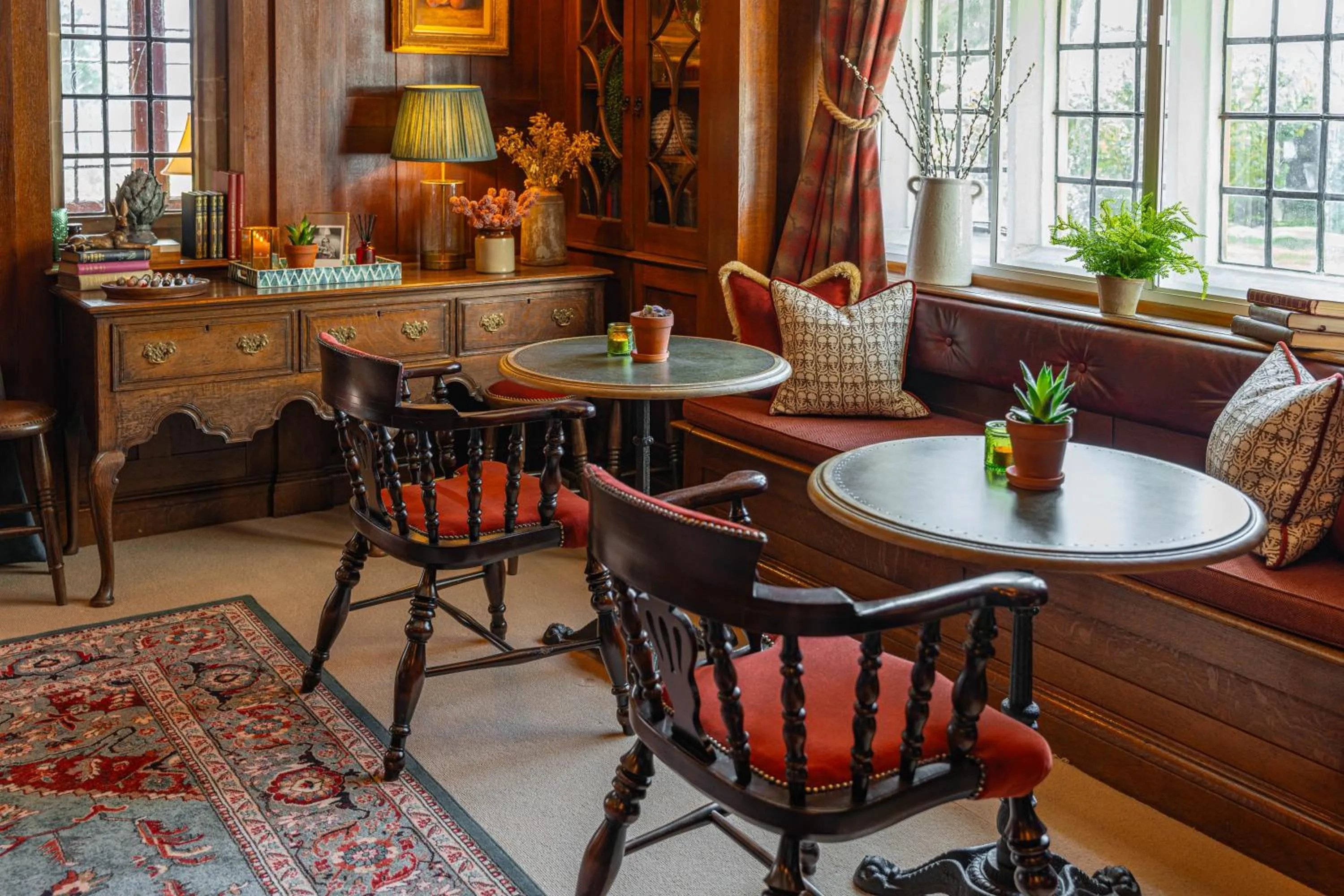 Communal lounge/ TV room in Stone House Hotel