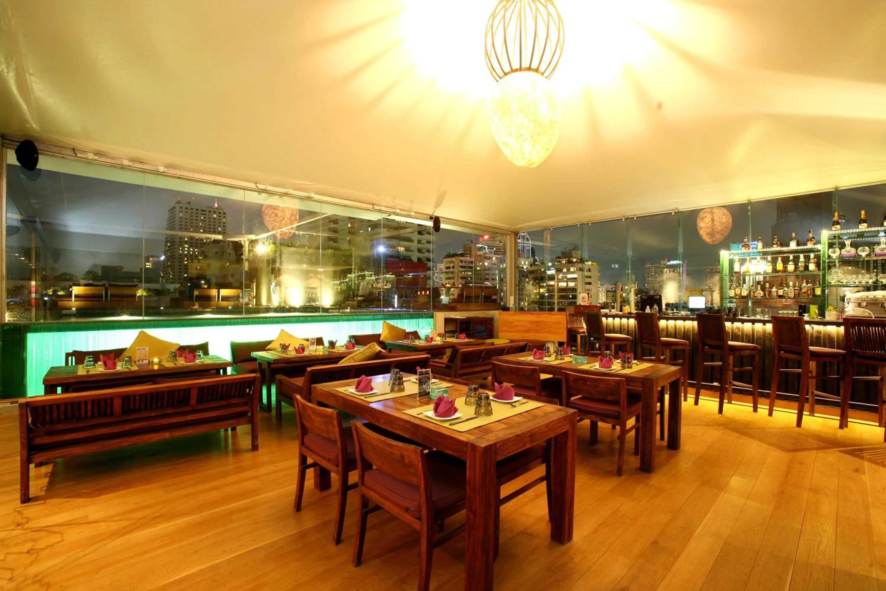 Restaurant/places to eat in Galleria 10 Hotel Bangkok