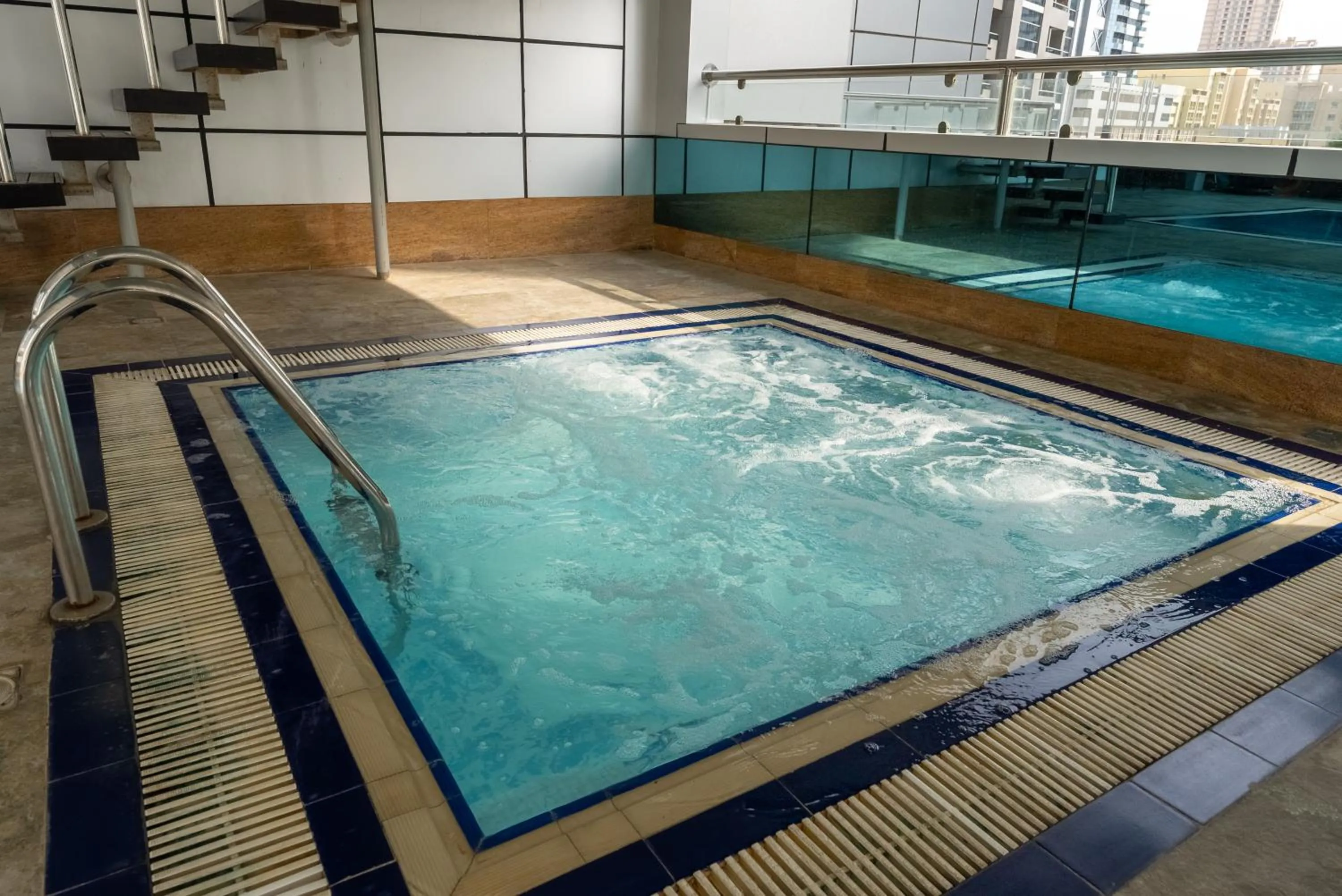 Hot Tub in Gulf Oasis Hotel Apartments Fz LLC