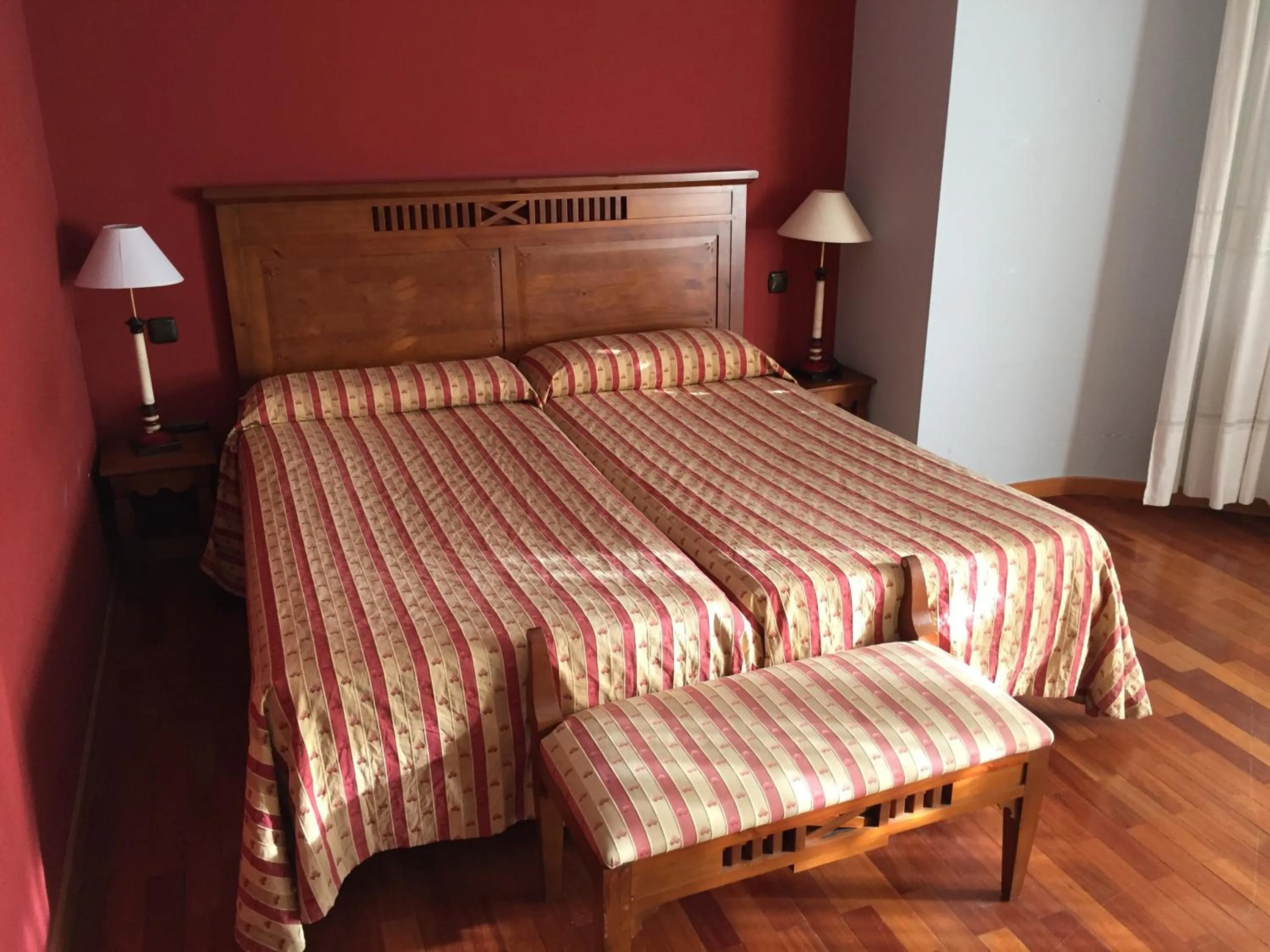 Photo of the whole room in Hotel Los Angeles