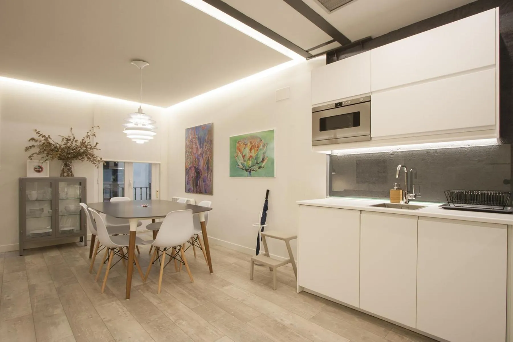 Dining area in Ku by Oldtown San Sebastian apartments