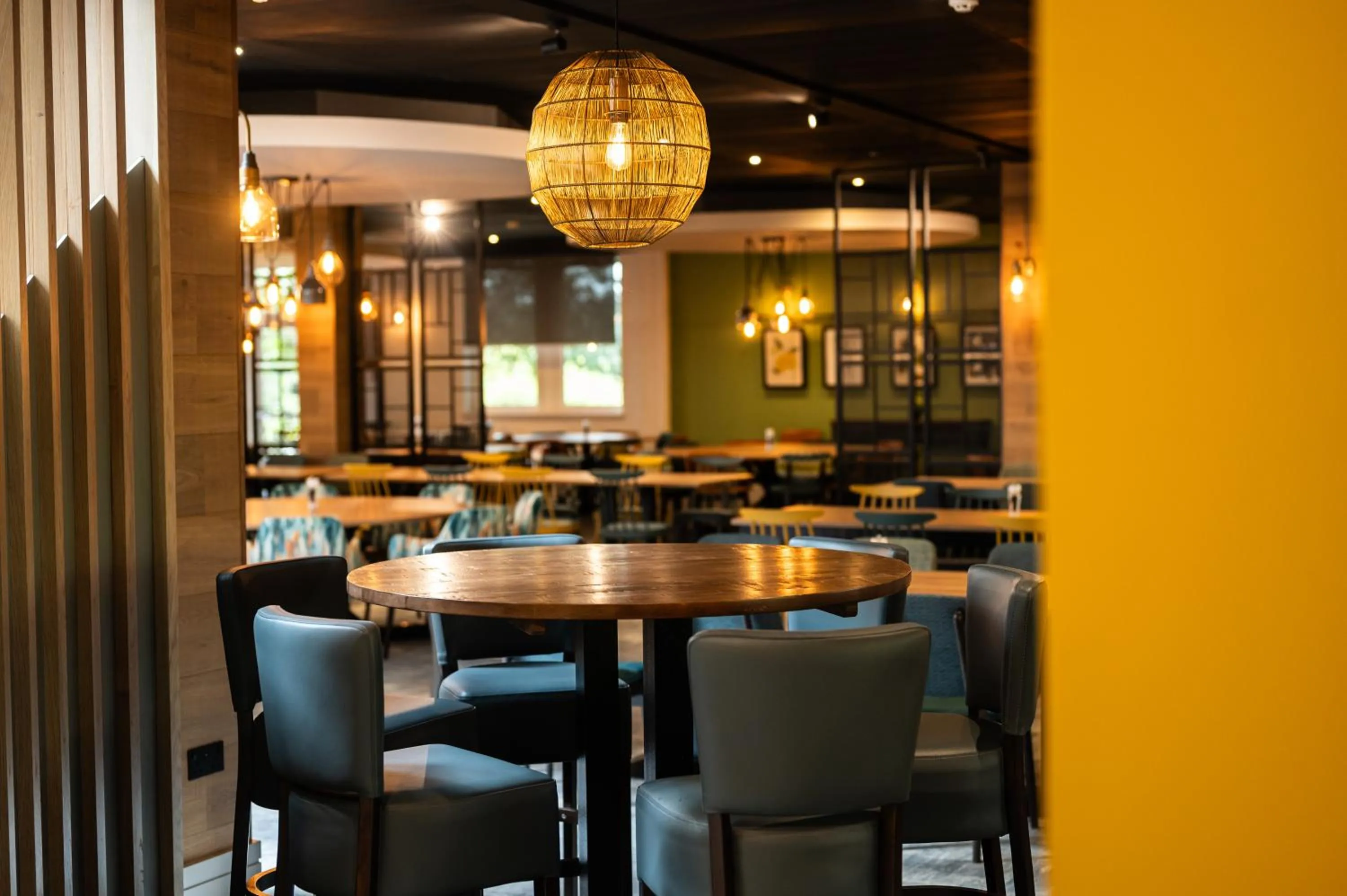 Restaurant/places to eat in Kents Hill Park Training & Conference Centre