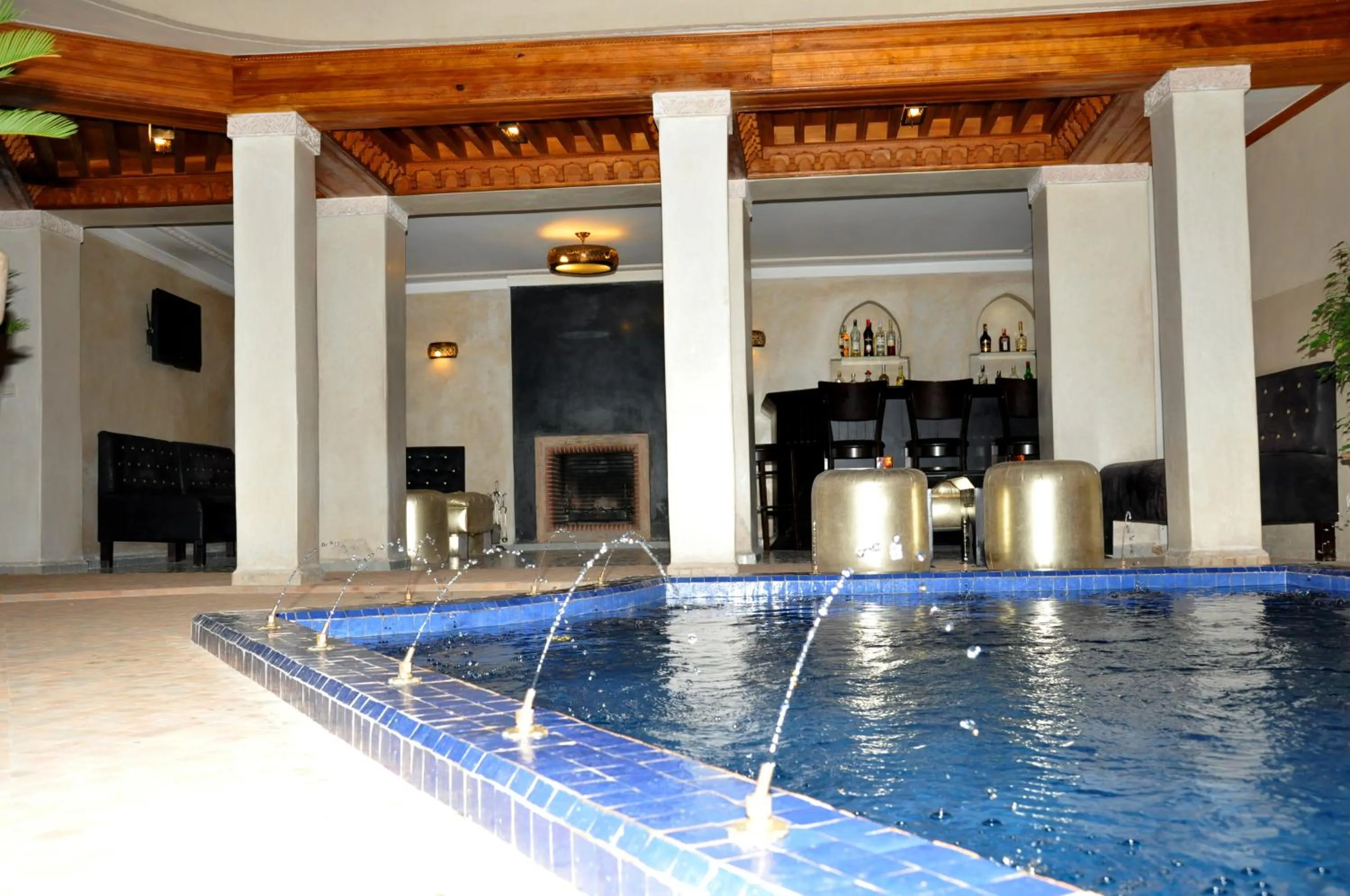 Restaurant/places to eat in Riad Andalib