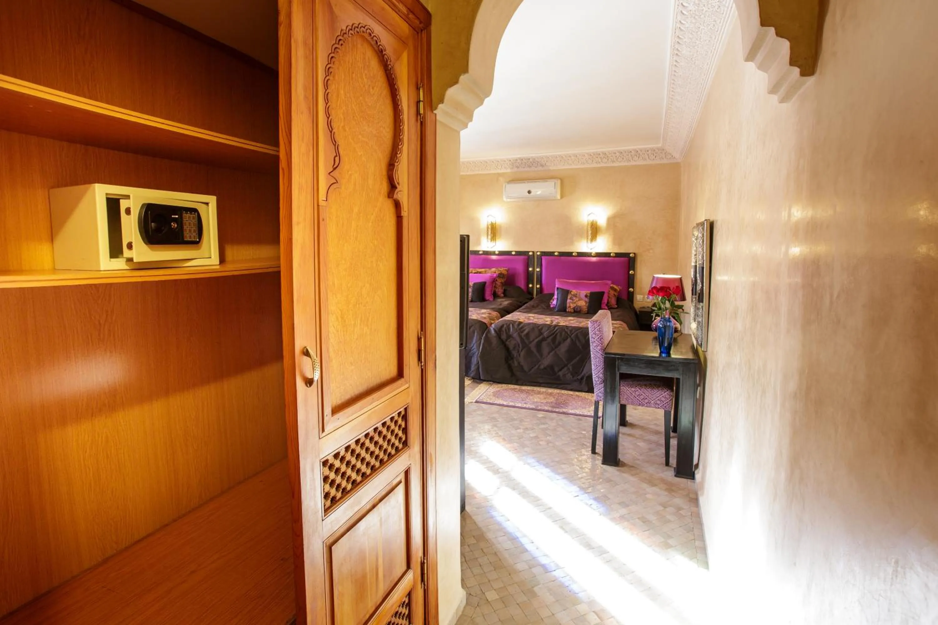Photo of the whole room, Bed in Riad Andalib