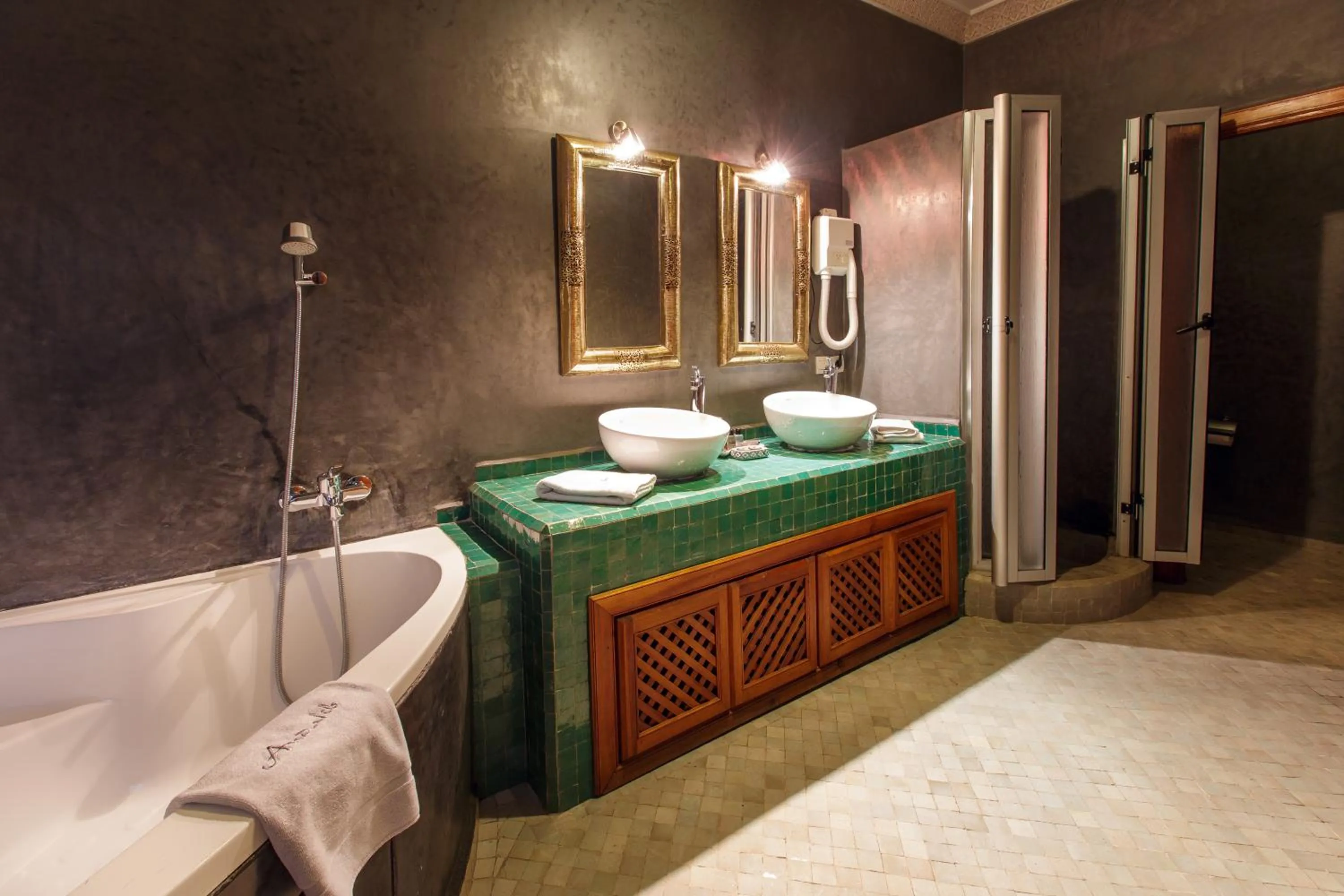 Shower, Bed in Riad Andalib