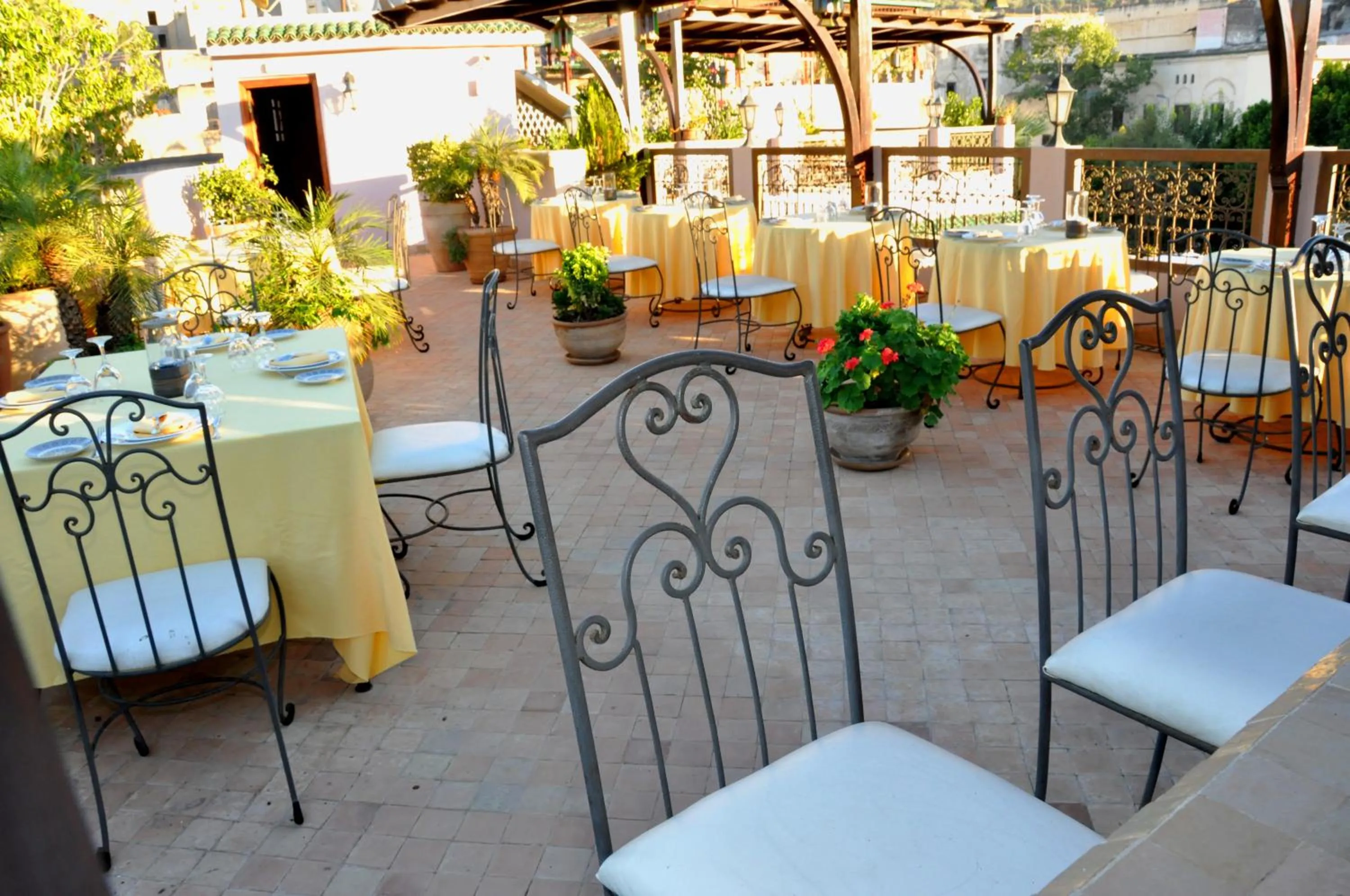 Restaurant/places to eat in Riad Andalib