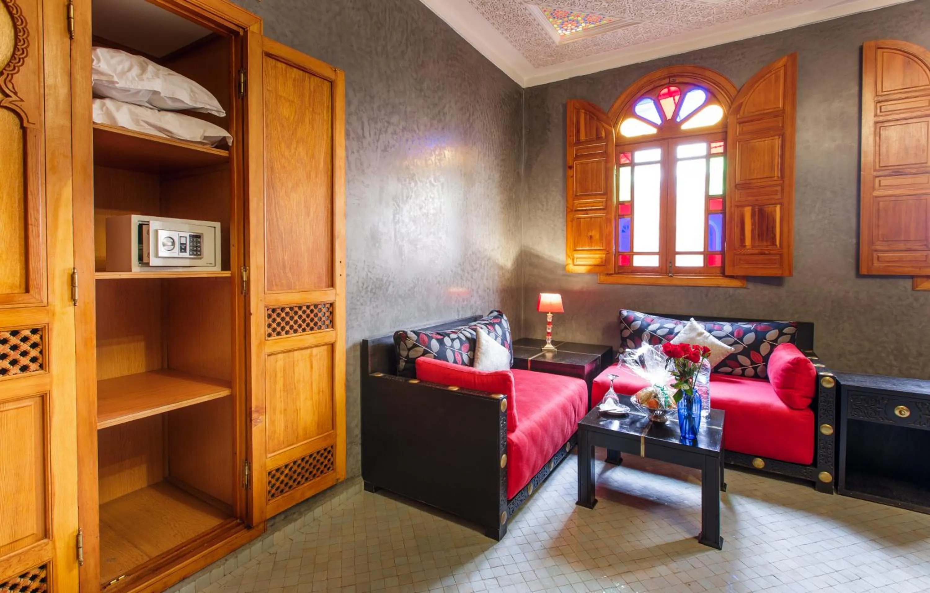 Seating area, Bed in Riad Andalib